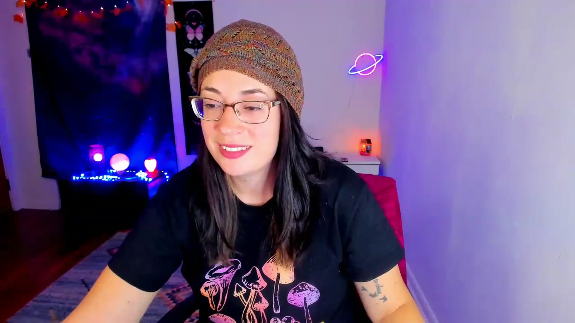 Gallery image thumbnail from SpaceBeexx's myfreecams stream on, 11/19/2022, 05:01 image 15 of 20