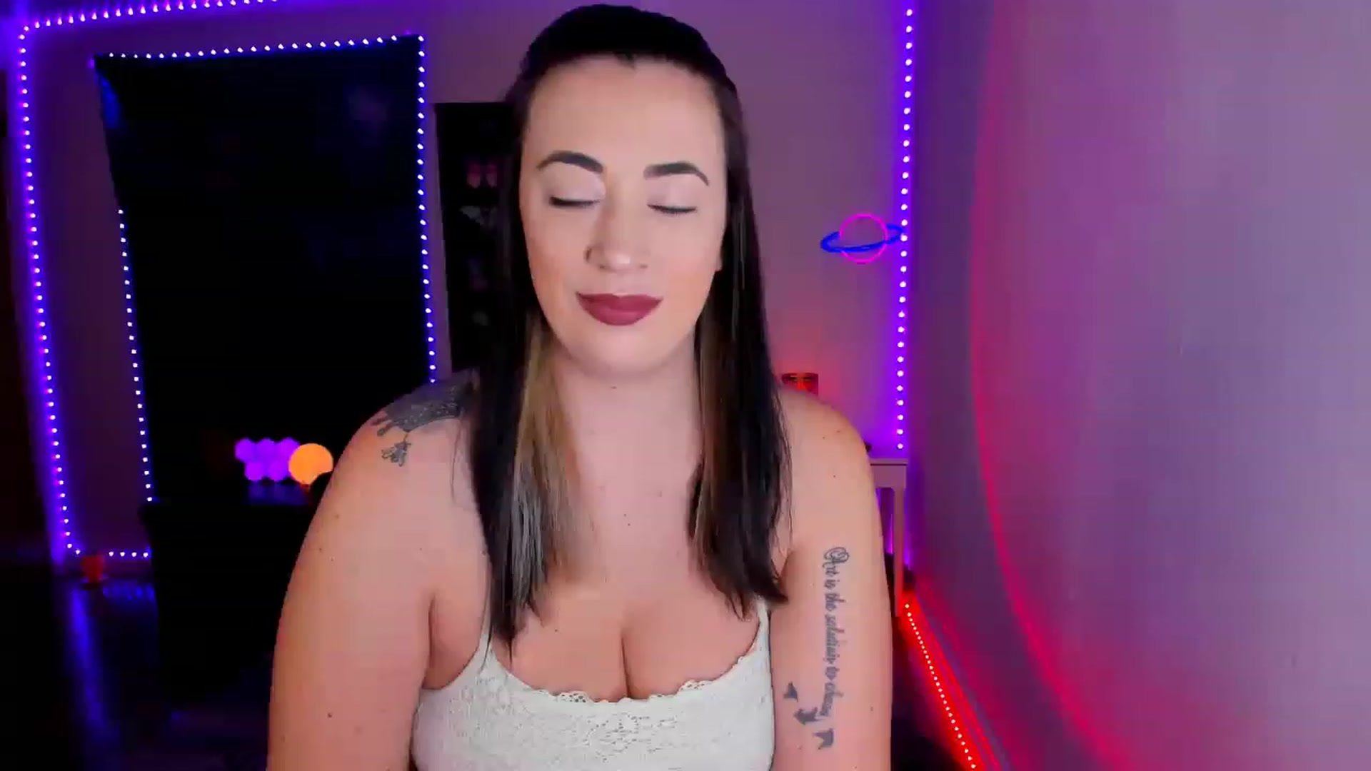 Gallery image thumbnail from SpaceBeexx's myfreecams stream on, 02/07/2023, 02:21 image 17 of 20