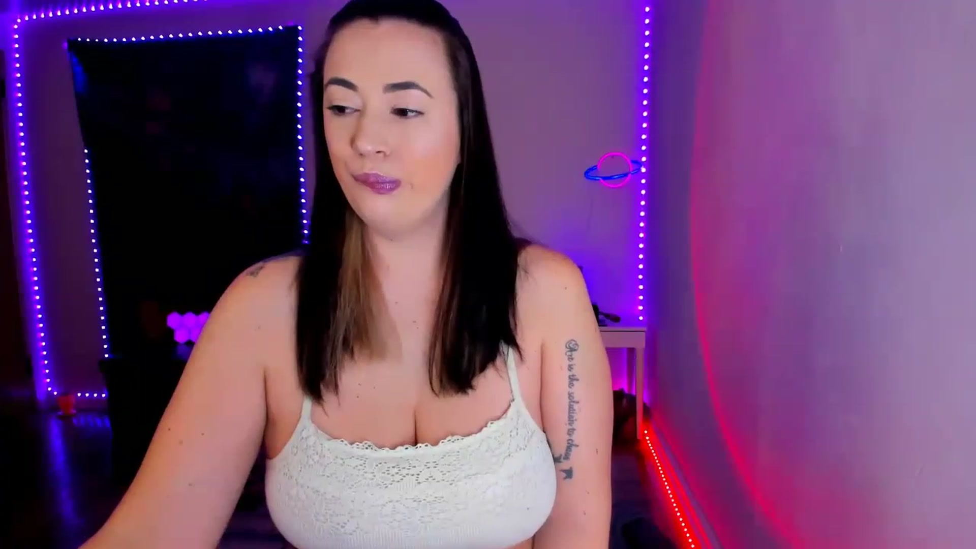 Gallery image thumbnail from SpaceBeexx's myfreecams stream on, 02/07/2023, 02:21 image 5 of 20