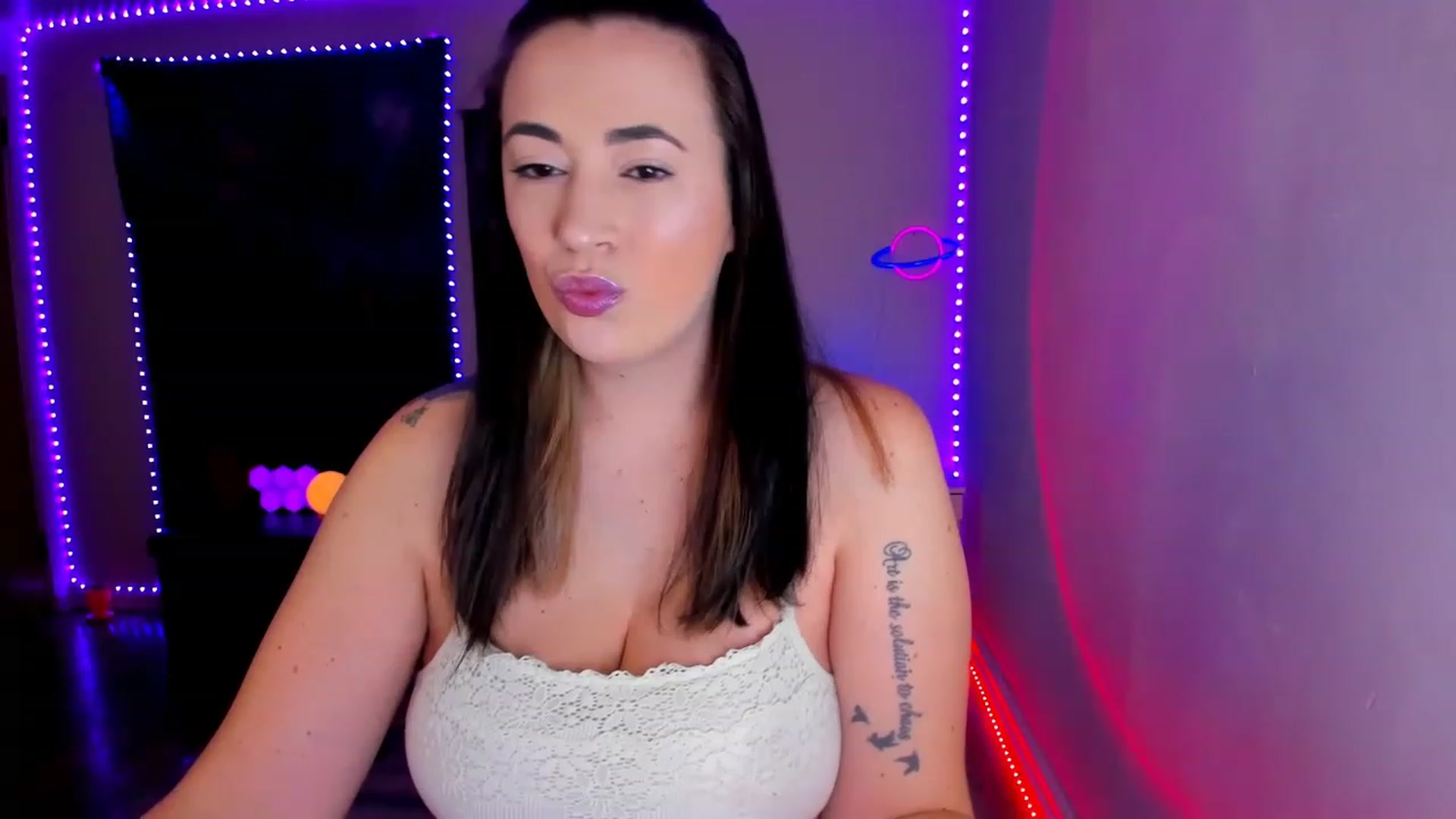 Gallery image thumbnail from SpaceBeexx's myfreecams stream on, 02/07/2023, 02:21 image 1 of 20