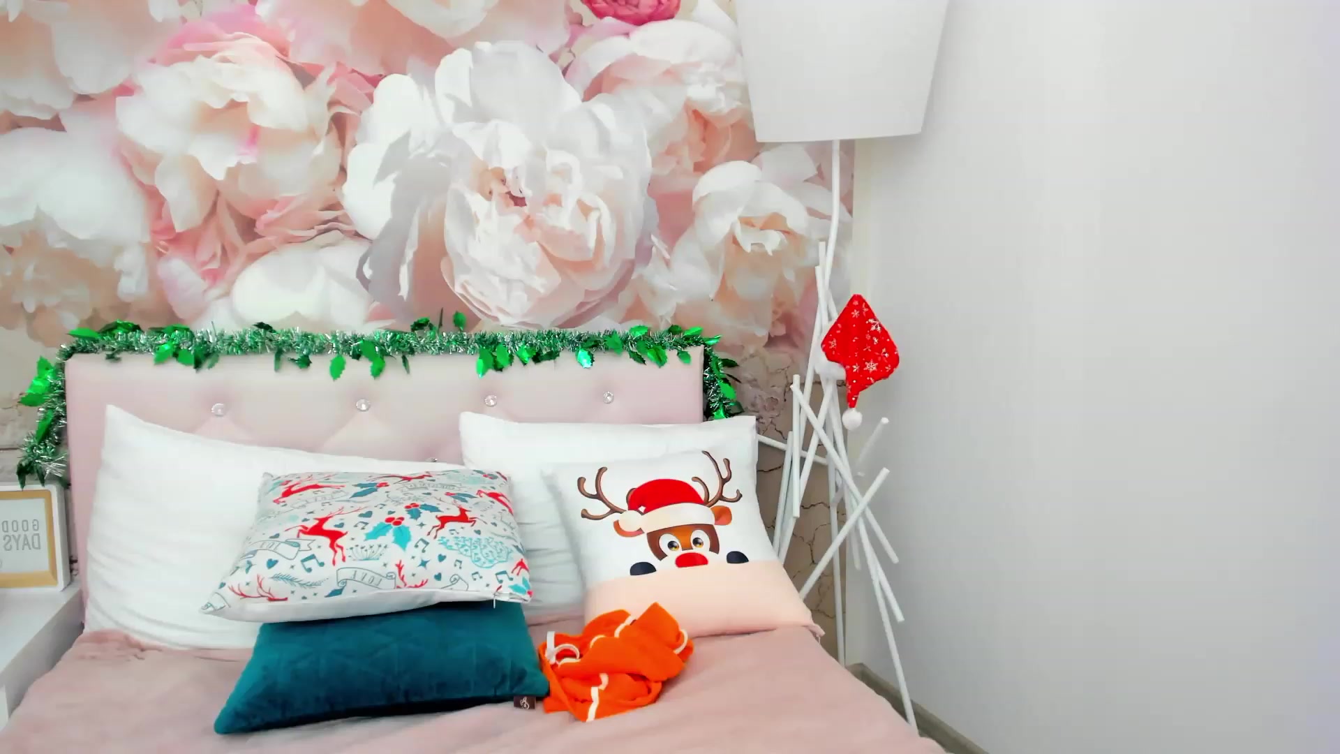 Gallery image thumbnail from SpaceLady's myfreecams stream on, 12/18/2022, 13:07 image 2 of 20