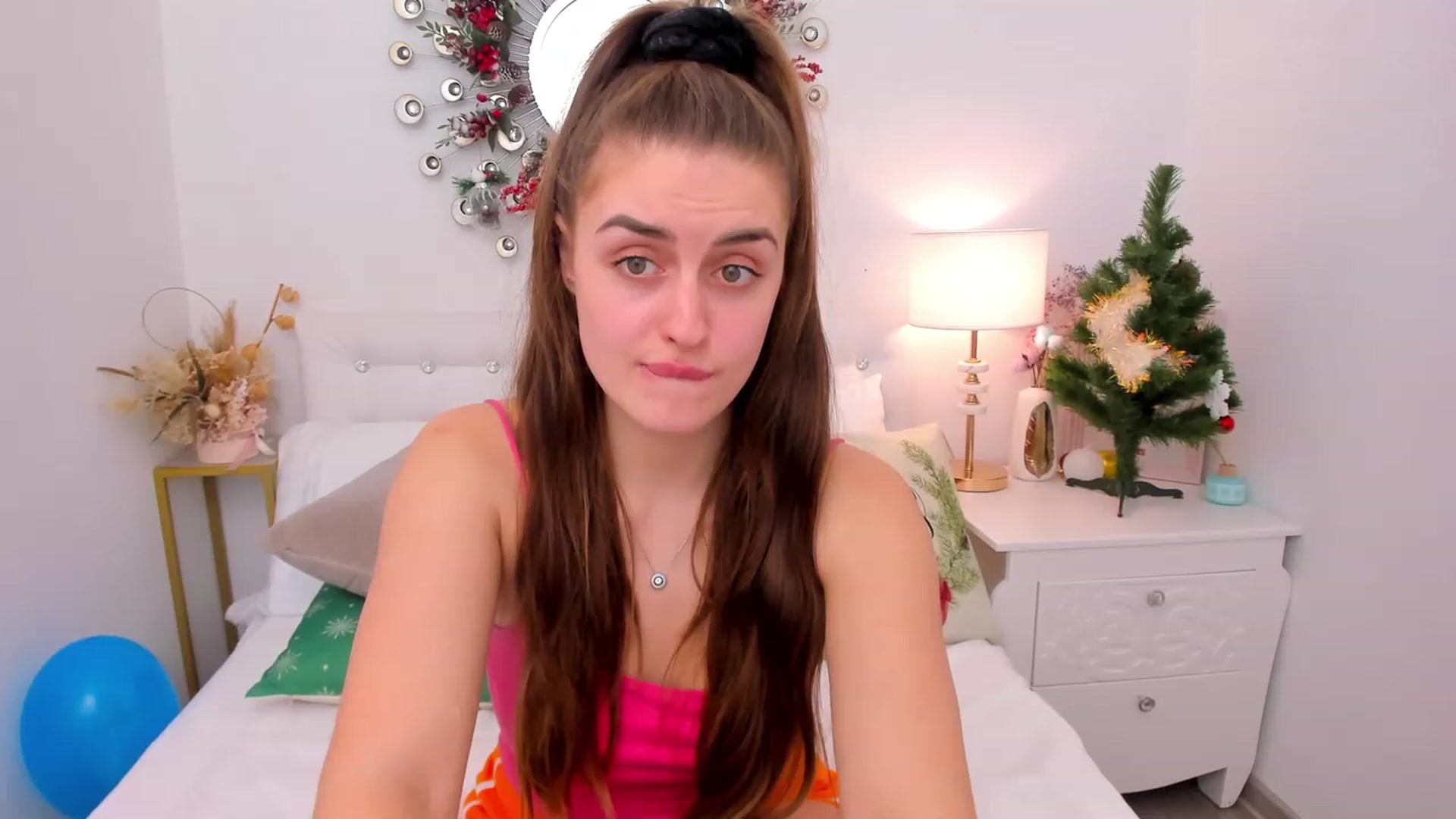 Gallery image thumbnail from SpaceLady's myfreecams stream on, 12/22/2022, 19:34 image 5 of 20