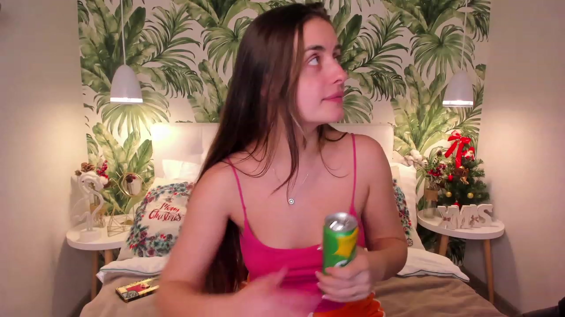 Gallery image thumbnail from SpaceLady's myfreecams stream on, 12/24/2022, 19:28 image 20 of 20