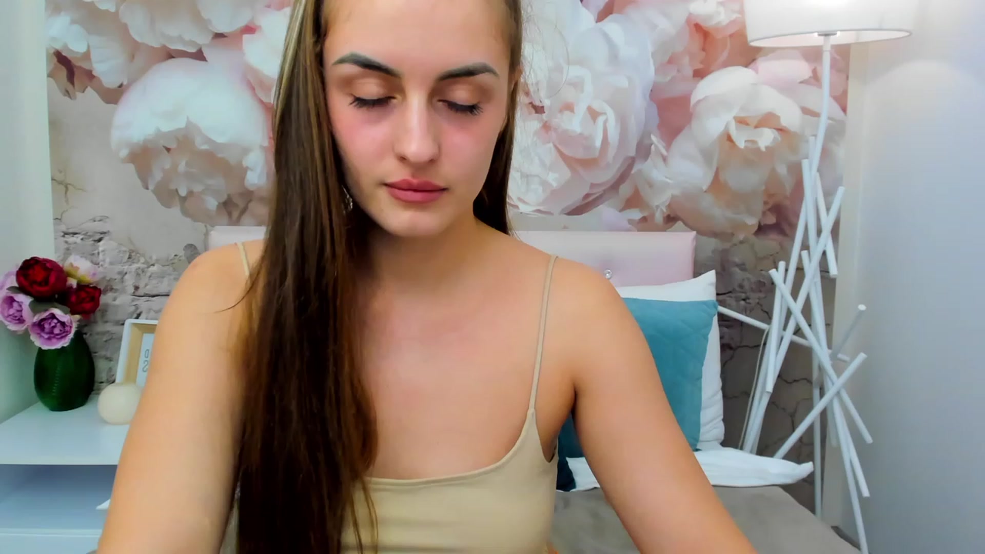 Gallery image thumbnail from SpaceLady's myfreecams stream on, 03/18/2023, 16:18 image 15 of 20
