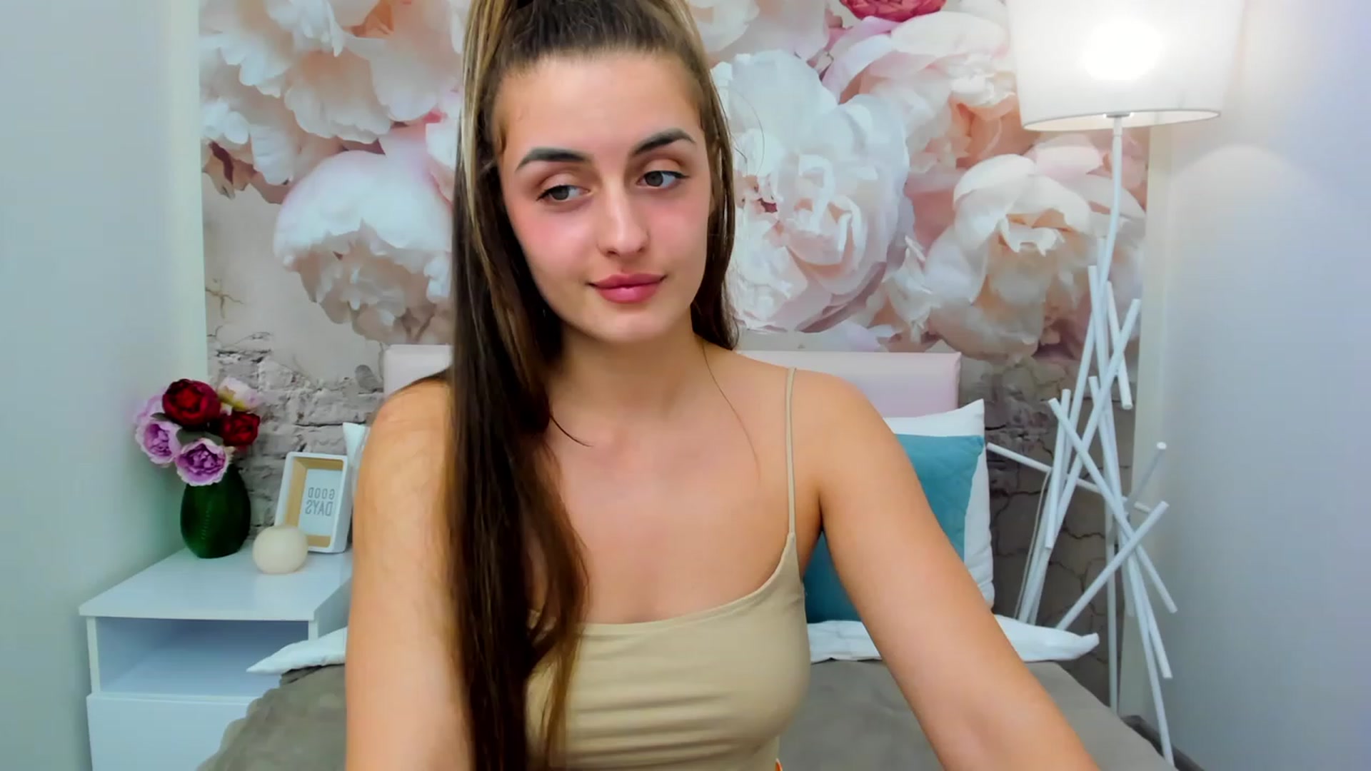 Gallery image thumbnail from SpaceLady's myfreecams stream on, 03/18/2023, 17:15 image 11 of 20