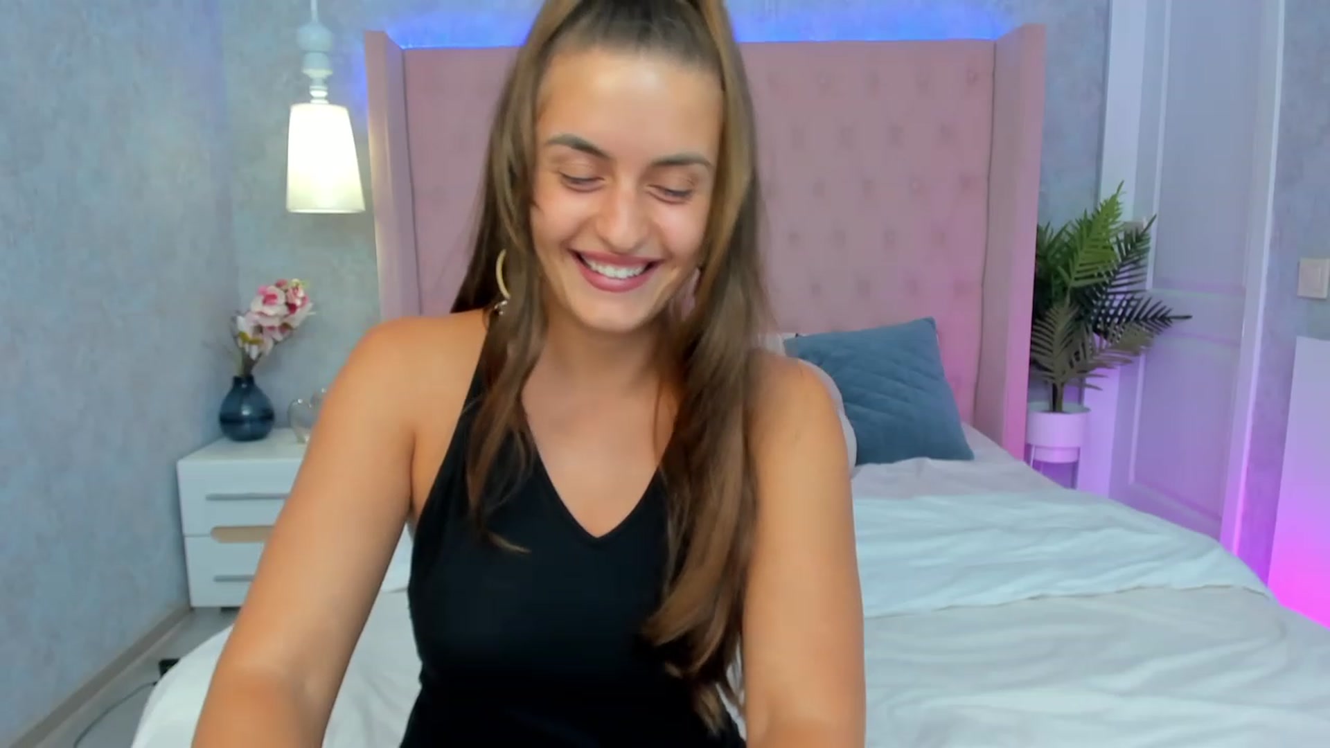Gallery image thumbnail from SpaceLady's myfreecams stream on, 09/17/2023, 14:03 image 18 of 20
