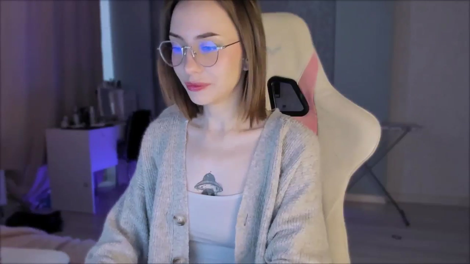 Gallery image thumbnail from Space_Eva's myfreecams stream on, 10/03/2023, 01:52 image 3 of 20