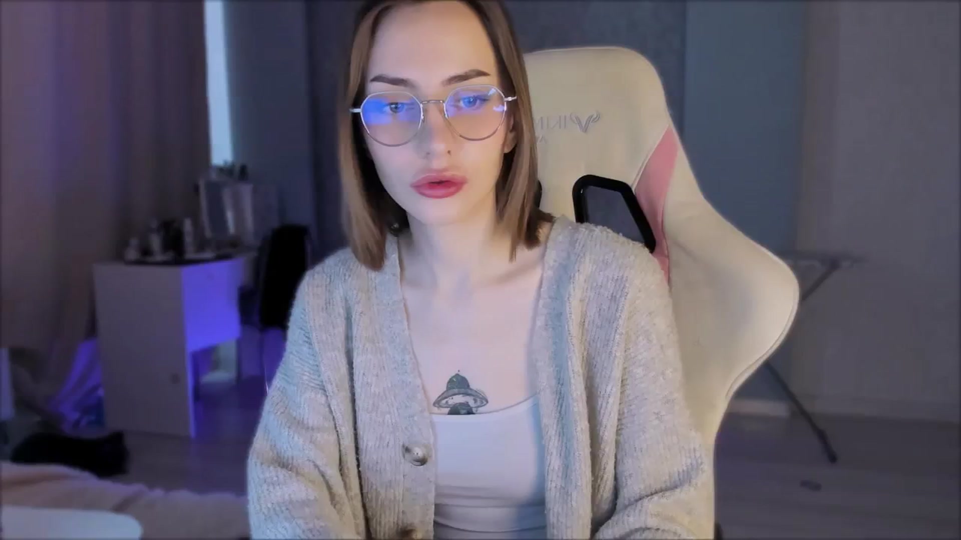 Gallery image thumbnail from Space_Eva's myfreecams stream on, 10/03/2023, 01:52 image 11 of 20
