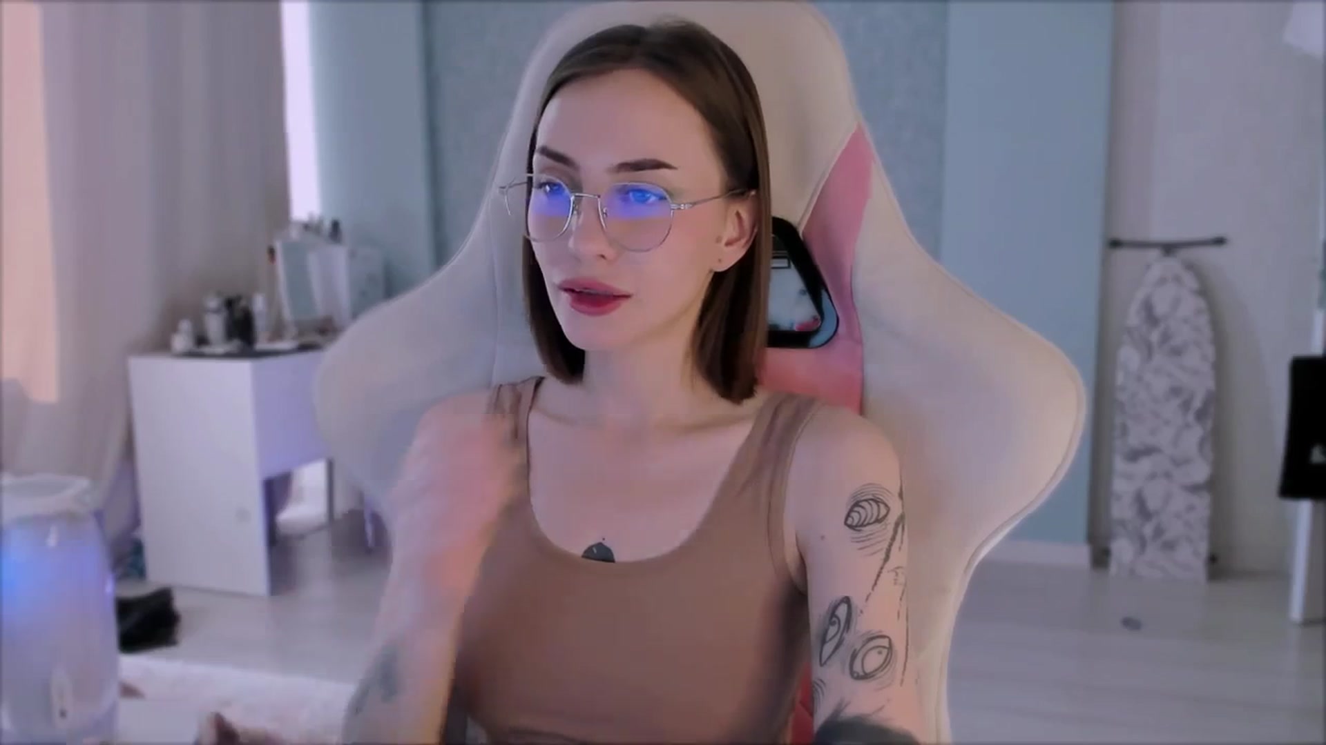 Gallery image thumbnail from Space_Eva's myfreecams stream on, 10/03/2023, 06:32 image 18 of 20