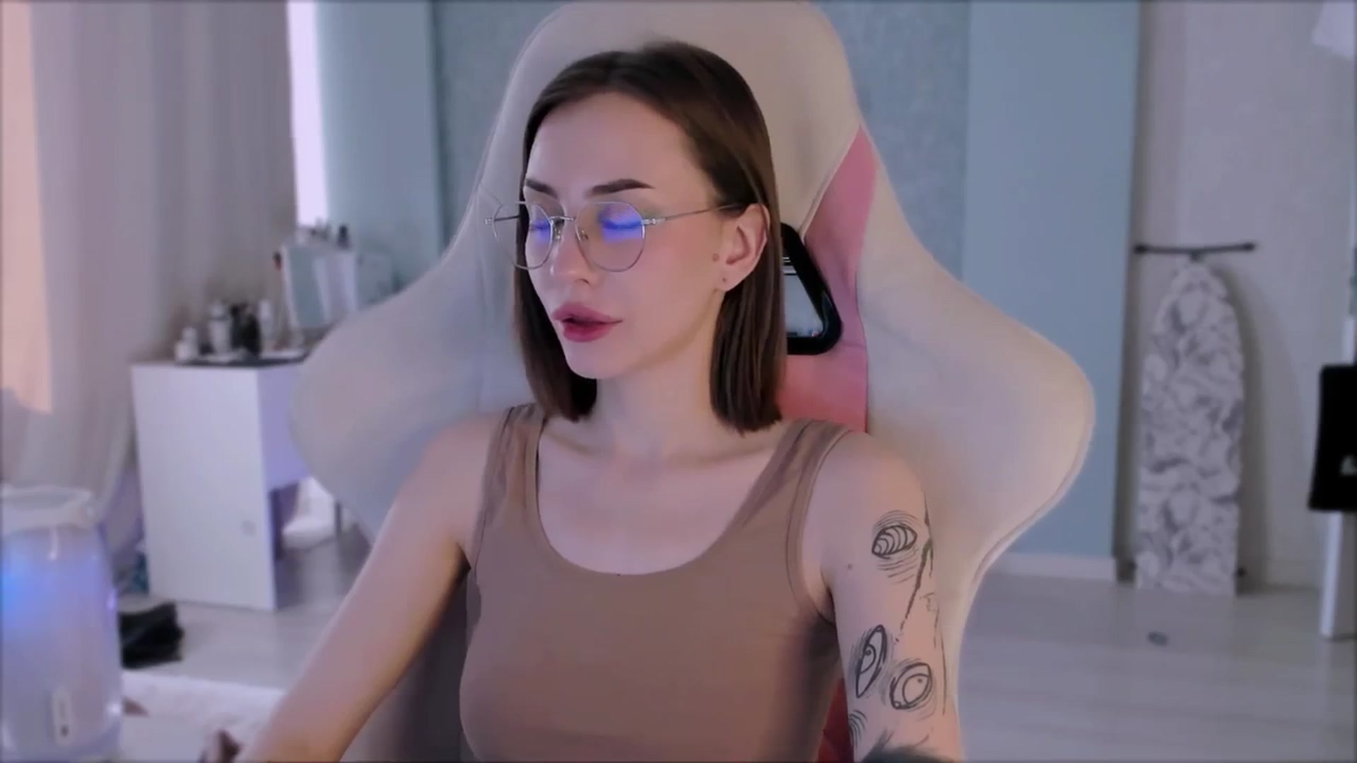 Gallery image thumbnail from Space_Eva's myfreecams stream on, 10/03/2023, 06:32 image 4 of 20