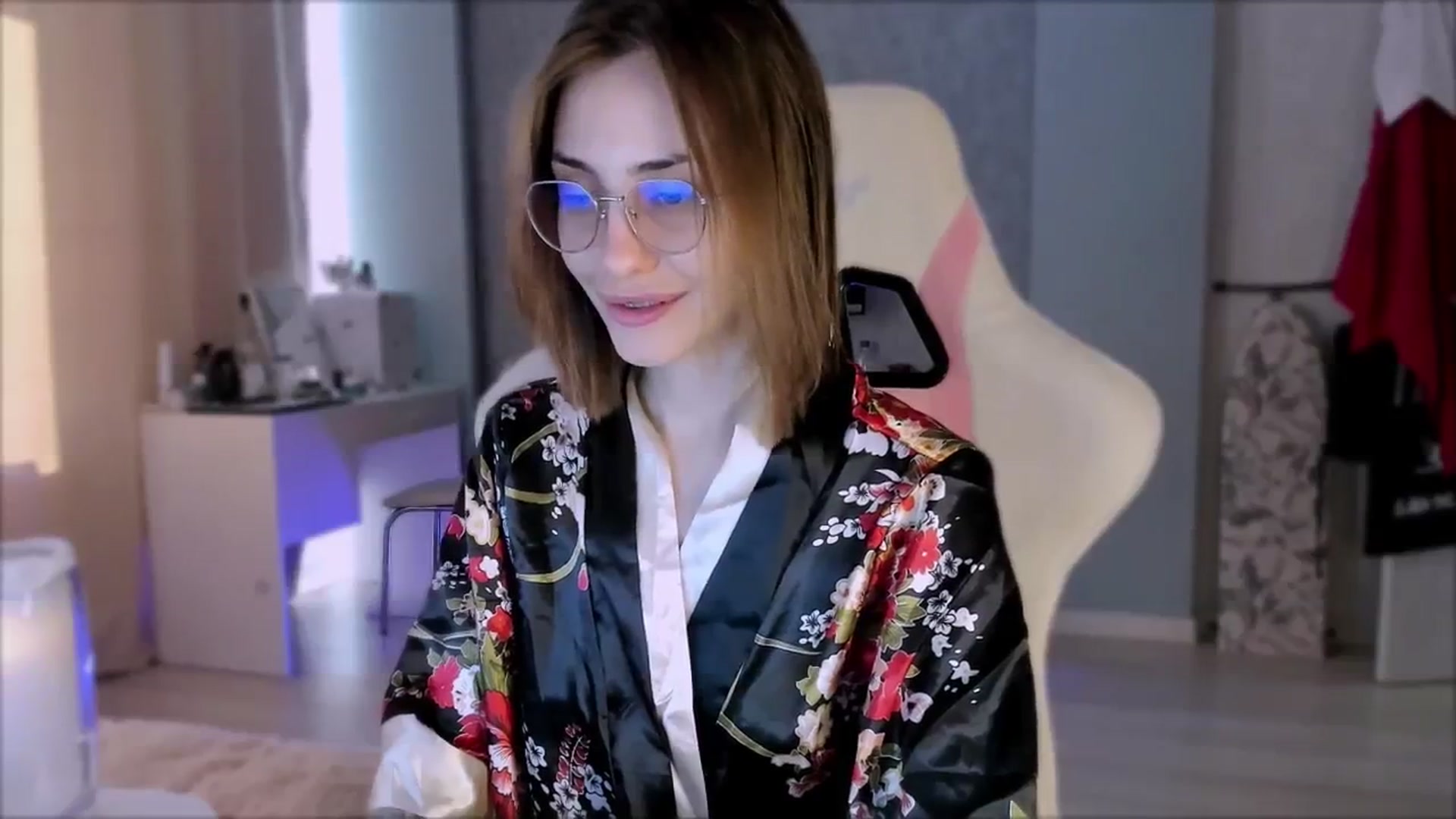Gallery image thumbnail from Space_Eva's myfreecams stream on, 10/04/2023, 06:26 image 17 of 20