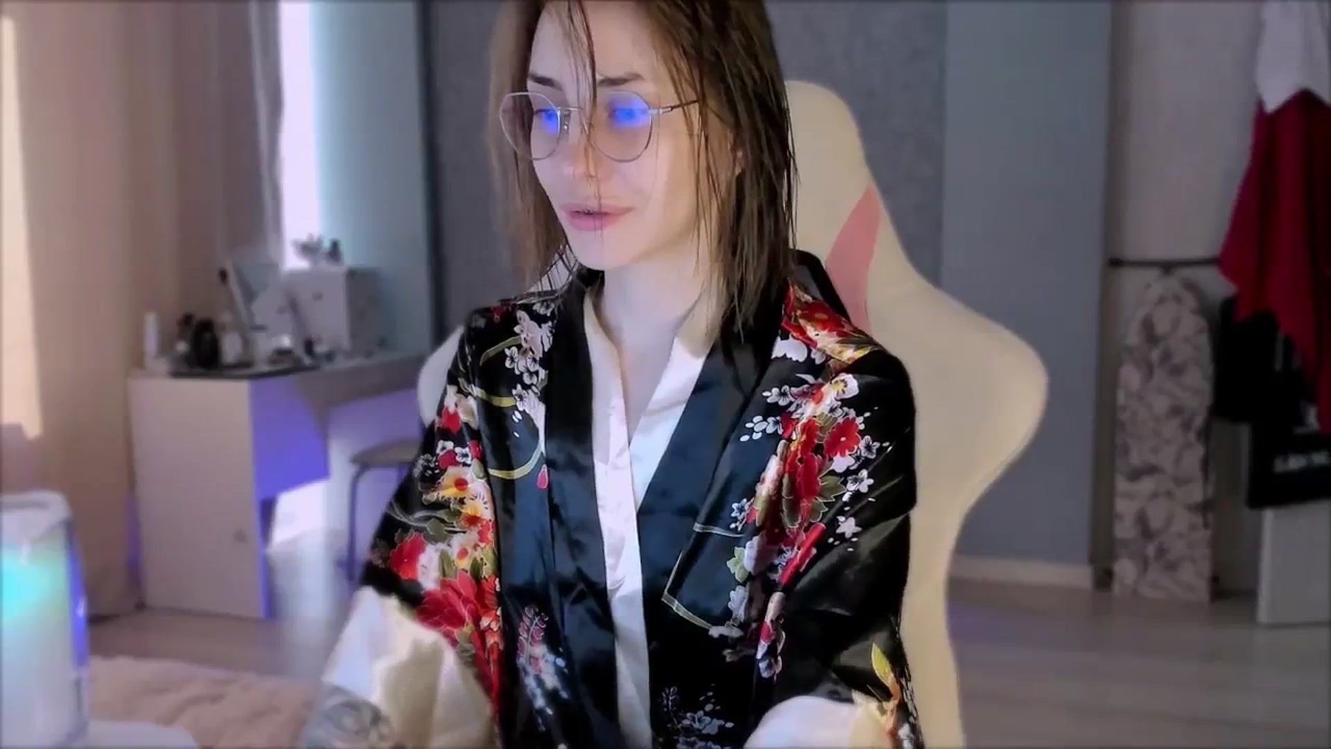 Gallery image thumbnail from Space_Eva's myfreecams stream on, 10/04/2023, 06:26 image 2 of 20