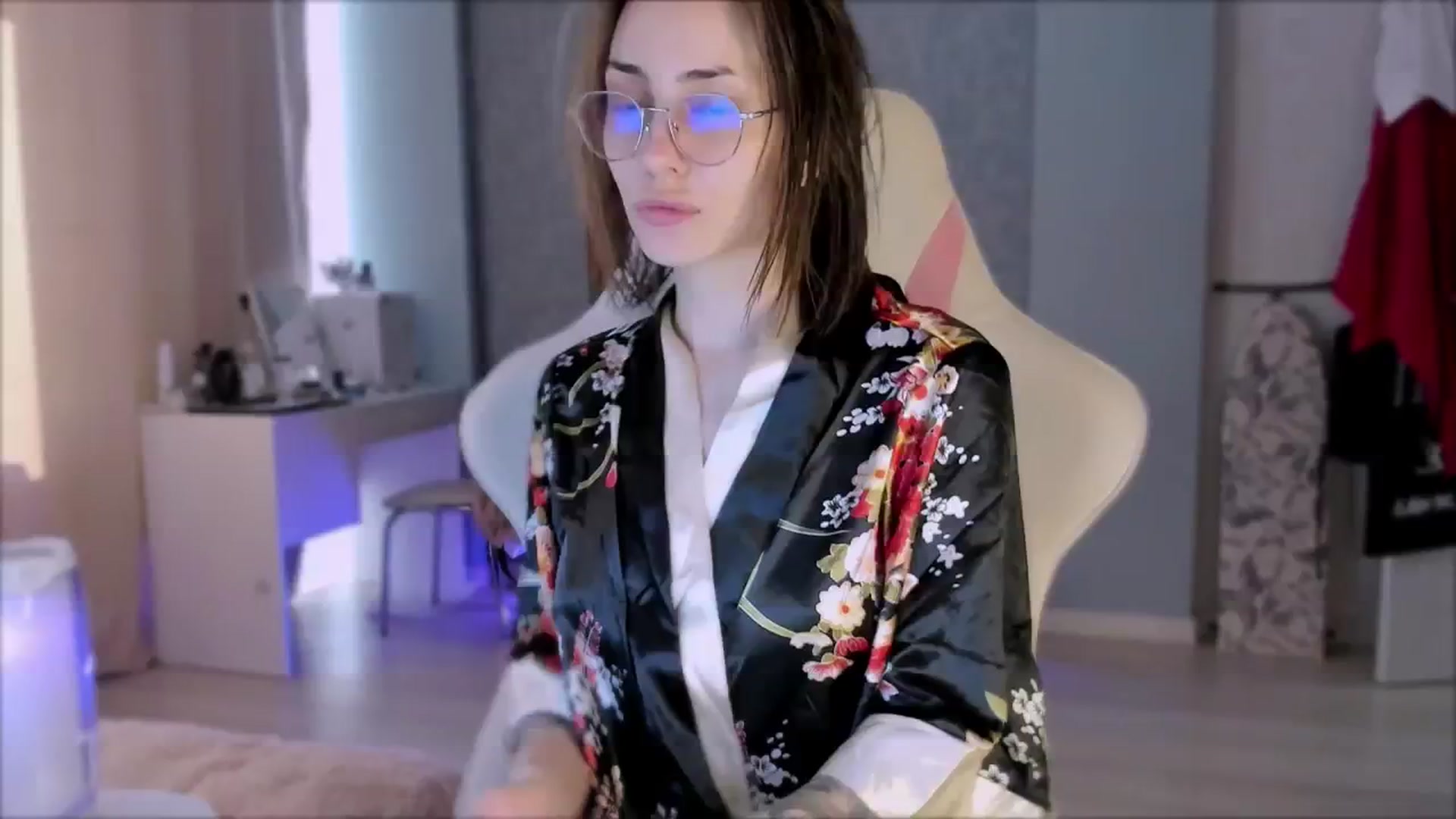 Gallery image thumbnail from Space_Eva's myfreecams stream on, 10/04/2023, 06:26 image 1 of 20