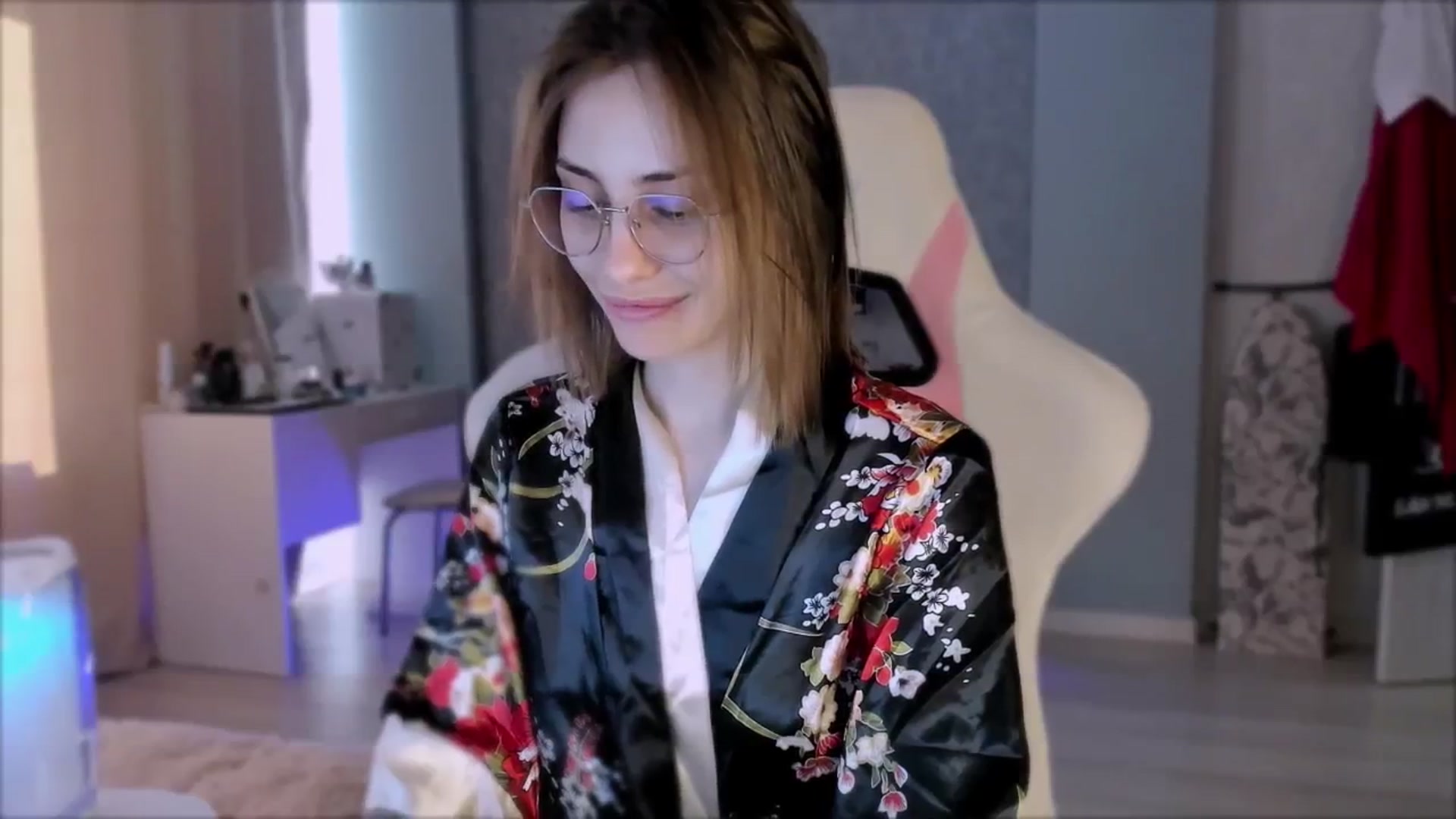 Gallery image thumbnail from Space_Eva's myfreecams stream on, 10/04/2023, 06:26 image 11 of 20