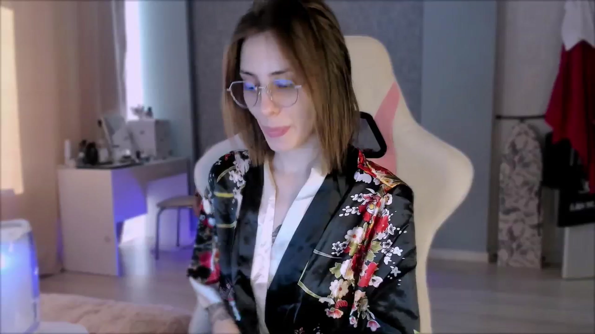 Gallery image thumbnail from Space_Eva's myfreecams stream on, 10/04/2023, 06:26 image 13 of 20