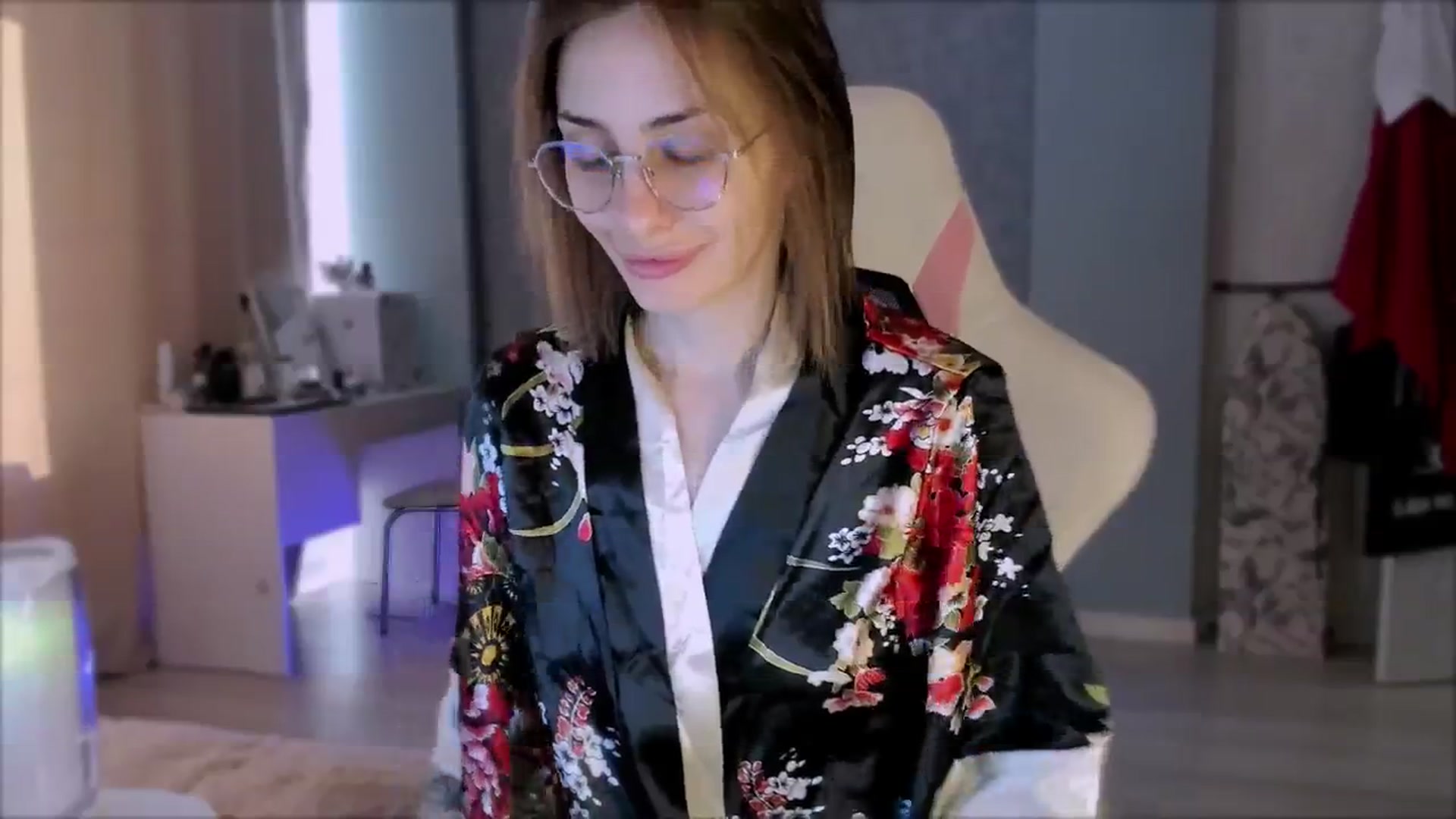 Gallery image thumbnail from Space_Eva's myfreecams stream on, 10/04/2023, 06:26 image 5 of 20