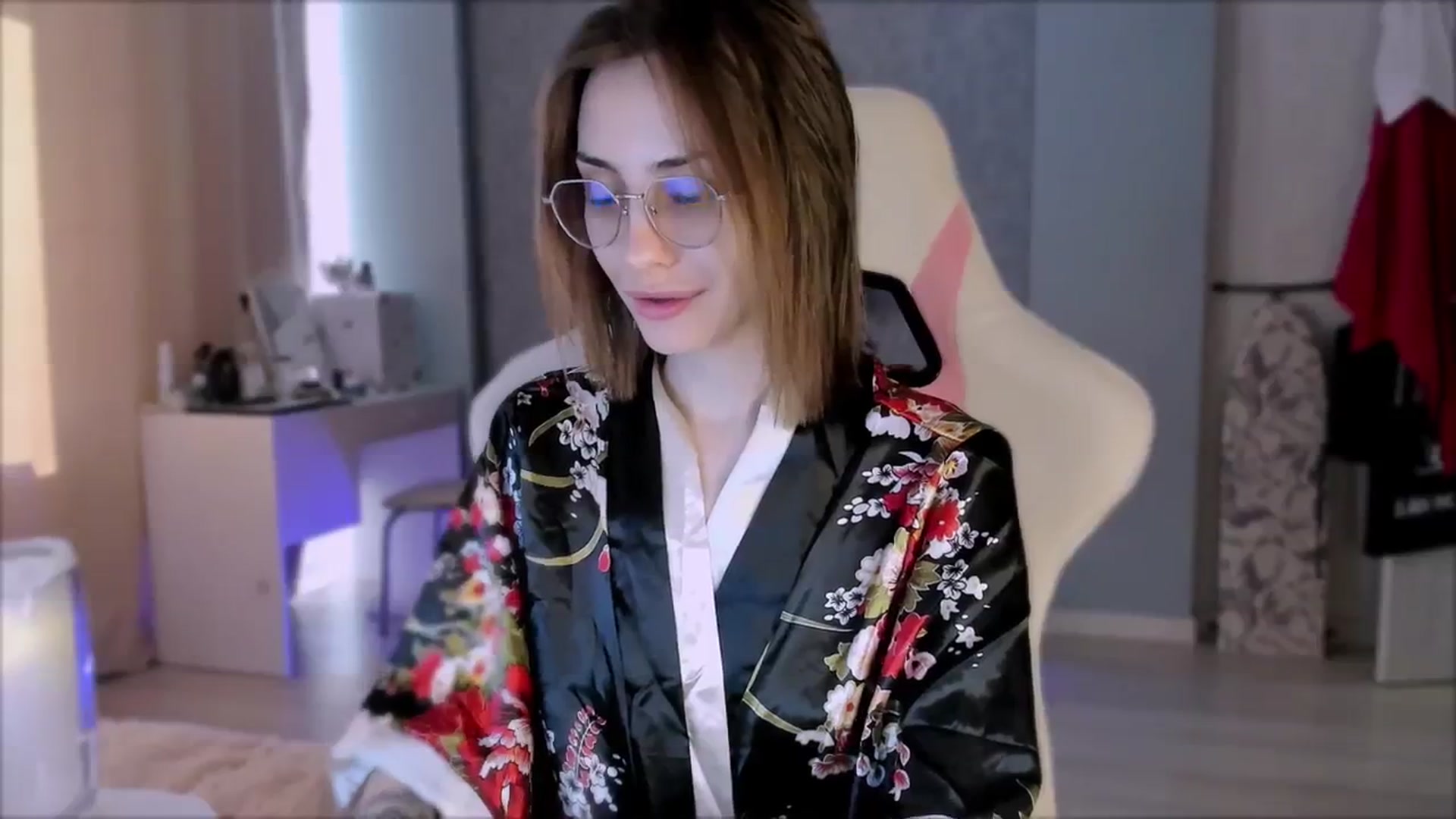 Gallery image thumbnail from Space_Eva's myfreecams stream on, 10/04/2023, 06:26 image 12 of 20