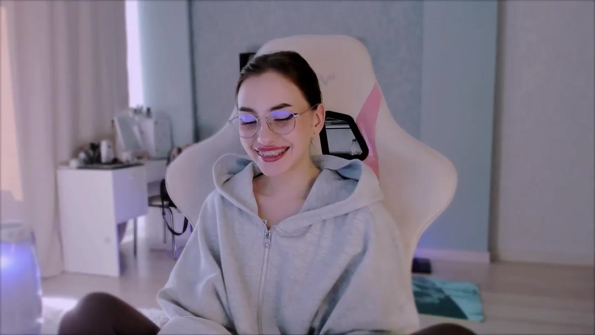 Gallery image thumbnail from Space_Eva's myfreecams stream on, 10/05/2023, 06:29 image 1 of 20