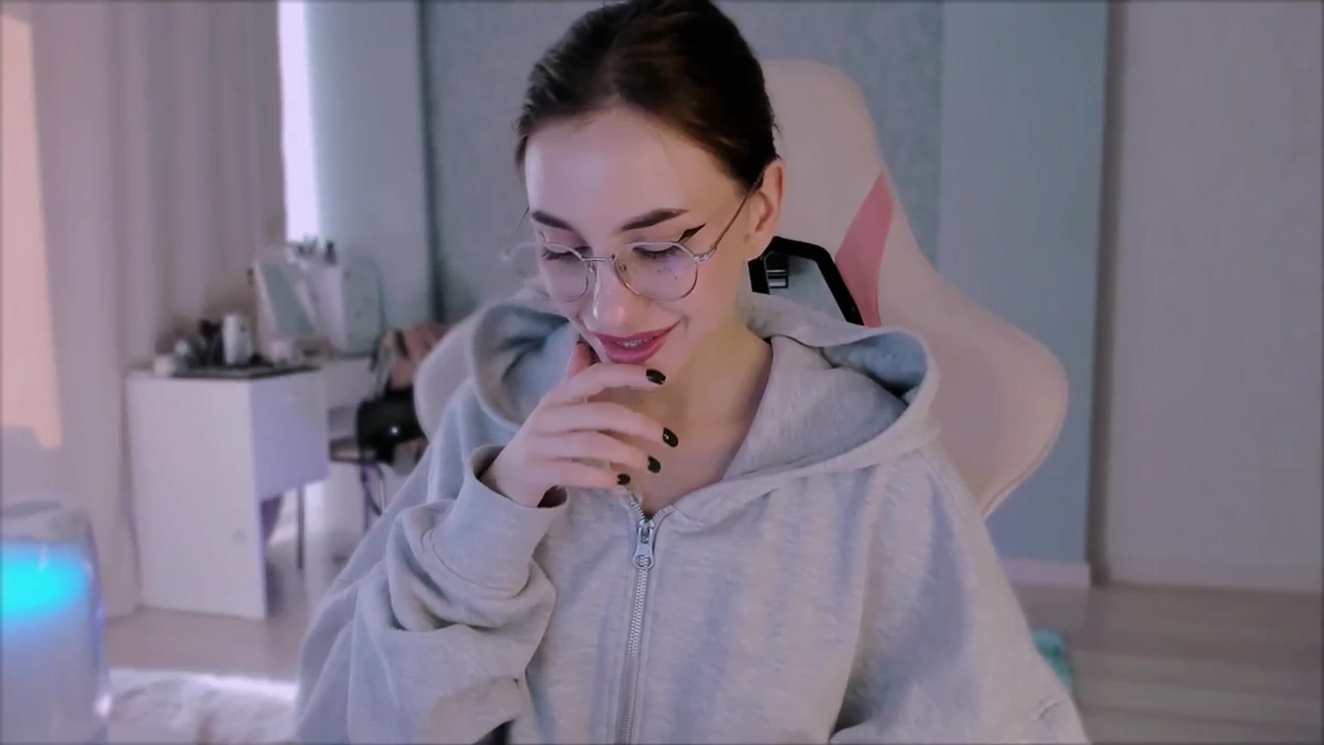Gallery image thumbnail from Space_Eva's myfreecams stream on, 10/05/2023, 06:29 image 10 of 20