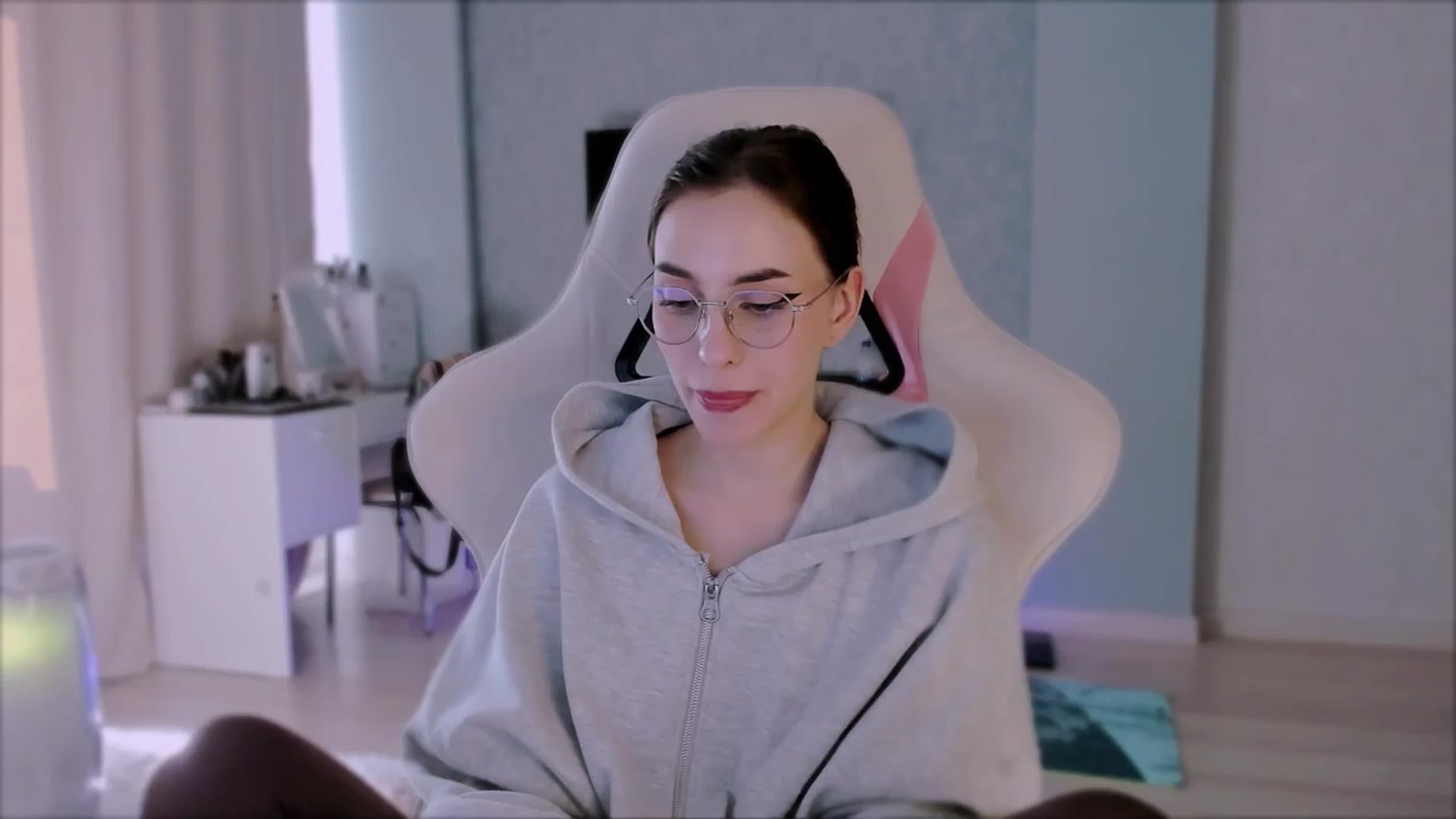 Gallery image thumbnail from Space_Eva's myfreecams stream on, 10/05/2023, 06:29 image 2 of 20