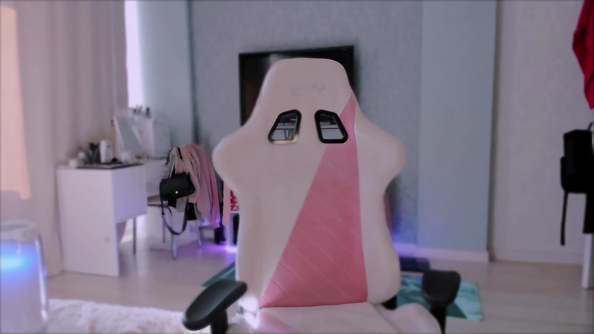 Gallery image thumbnail from Space_Eva's myfreecams stream on, 10/05/2023, 06:29 image 18 of 20