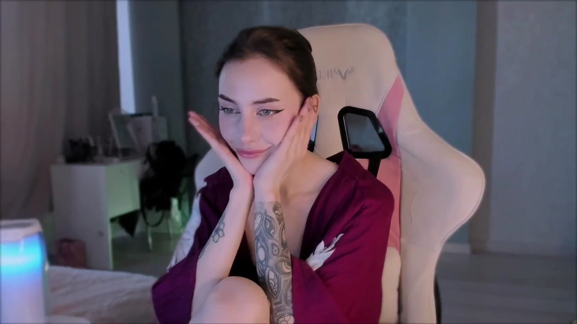 Gallery image thumbnail from Space_Eva's myfreecams stream on, 10/10/2023, 02:22 image 19 of 20