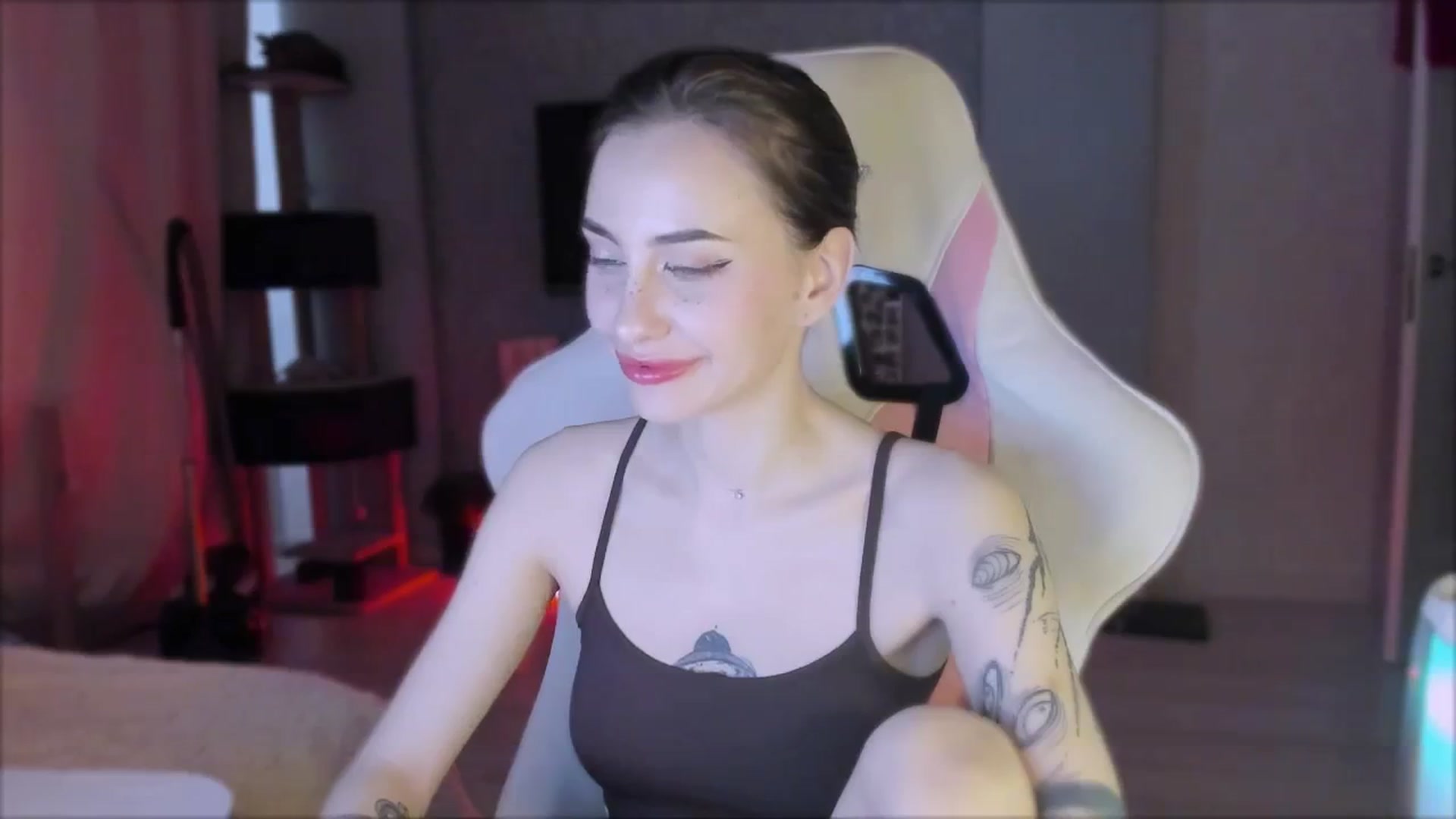 Gallery image thumbnail from Space_Eva's myfreecams stream on, 10/17/2023, 05:20 image 4 of 20