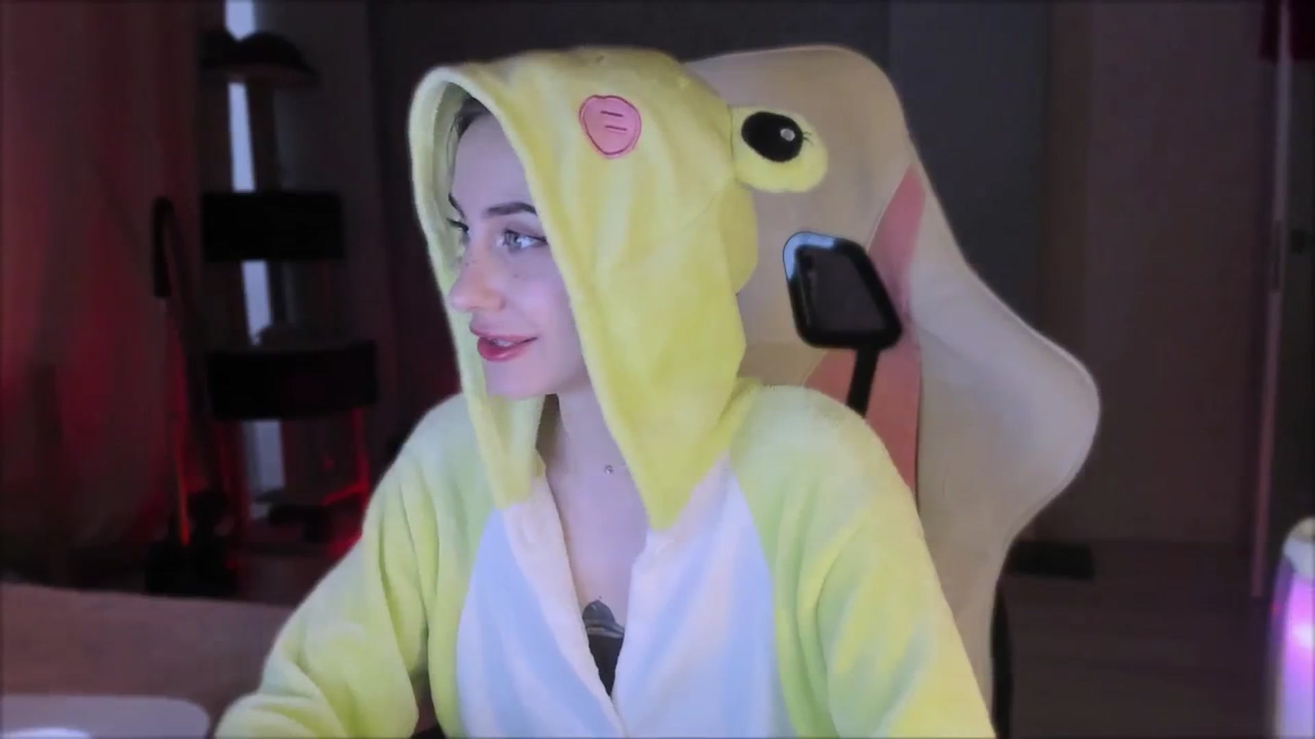 Gallery image thumbnail from Space_Eva's myfreecams stream on, 10/17/2023, 05:20 image 20 of 20