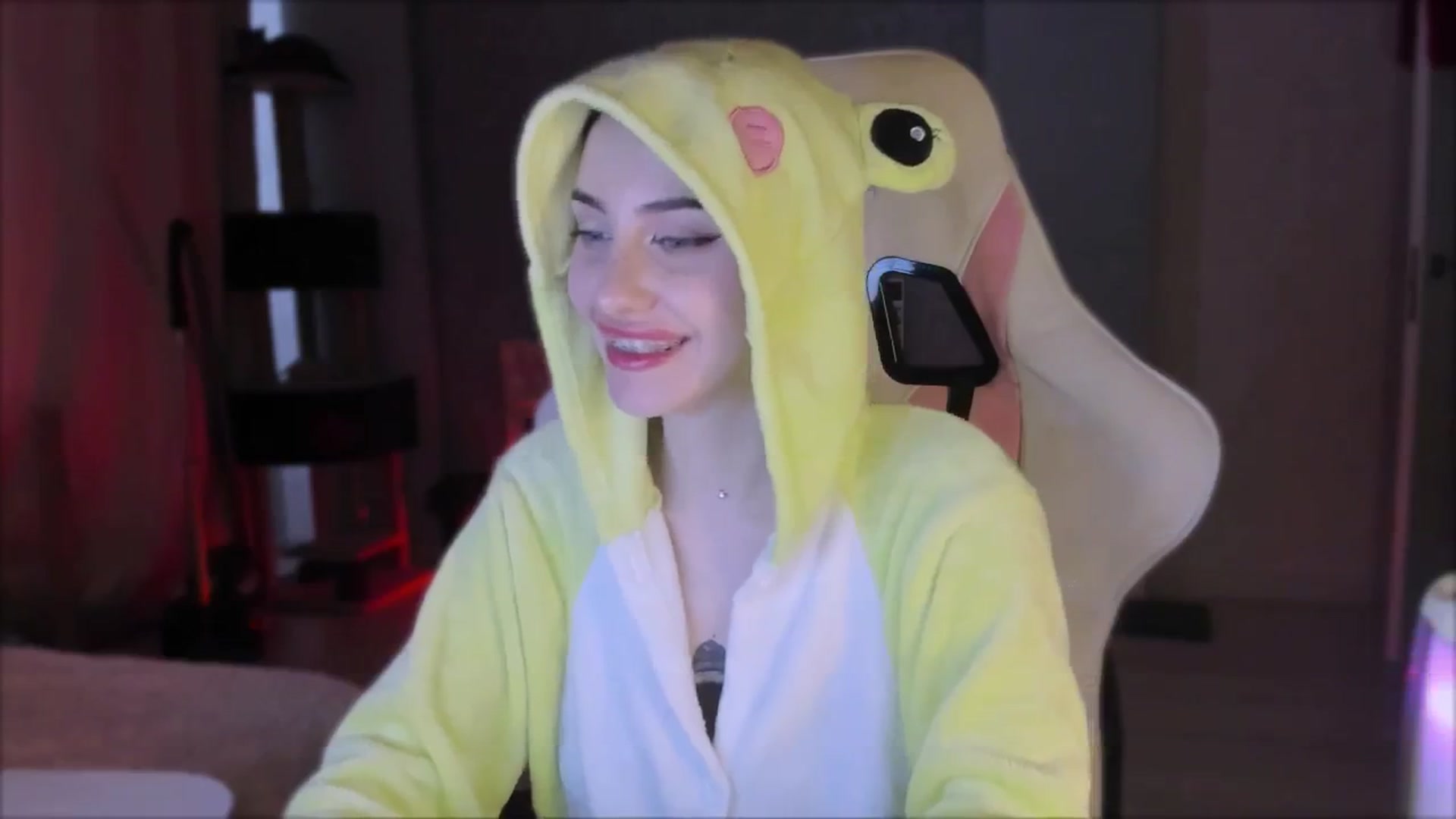 Gallery image thumbnail from Space_Eva's myfreecams stream on, 10/17/2023, 05:20 image 14 of 20