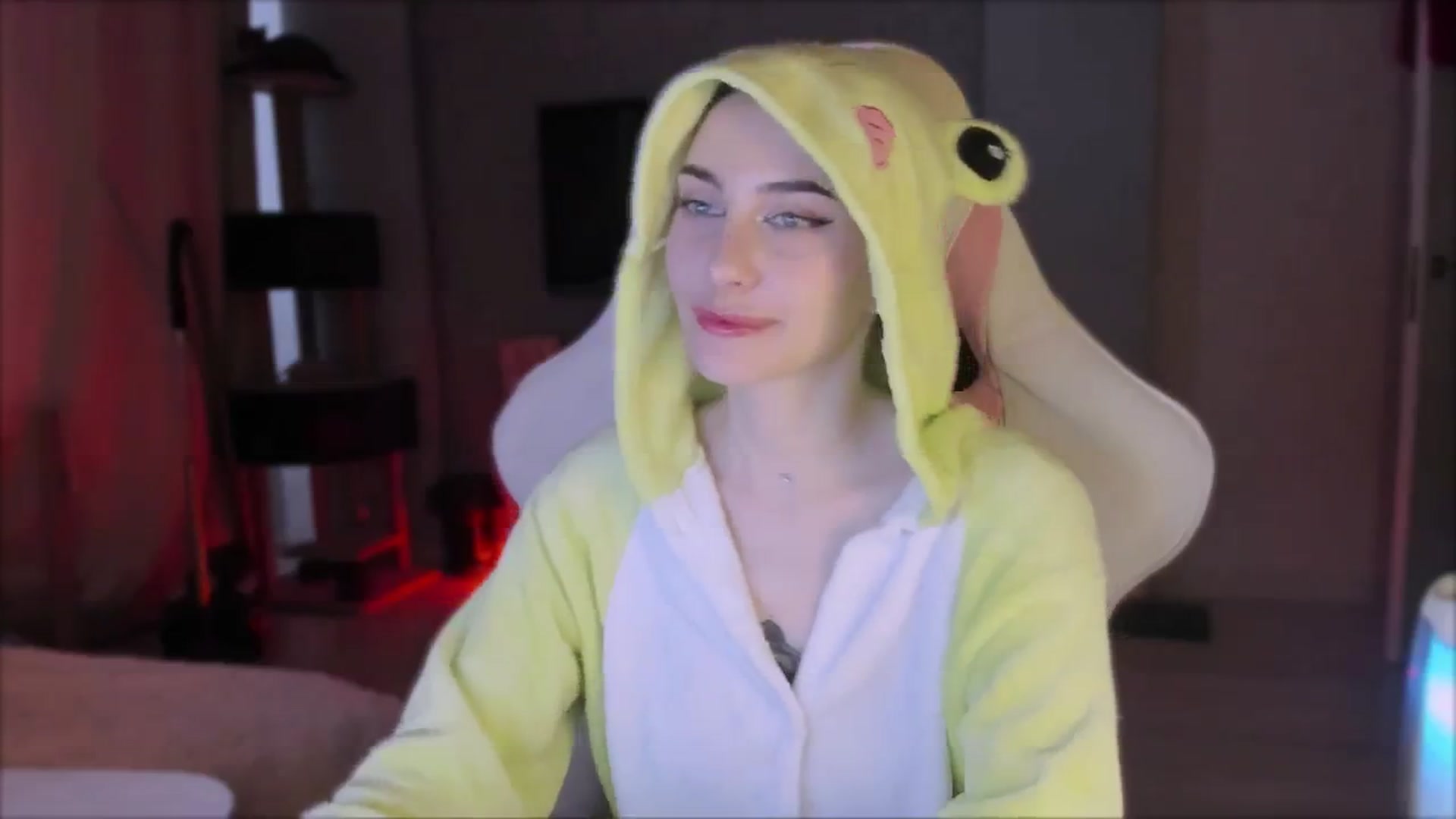 Gallery image thumbnail from Space_Eva's myfreecams stream on, 10/17/2023, 05:20 image 13 of 20