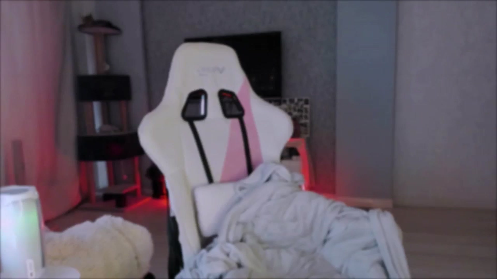 Gallery image thumbnail from Space_Eva's myfreecams stream on, 10/18/2023, 02:19 image 9 of 20