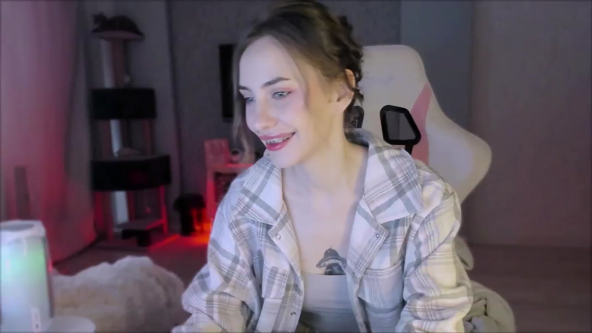 Gallery image thumbnail from Space_Eva's myfreecams stream on, 10/18/2023, 02:19 image 14 of 20