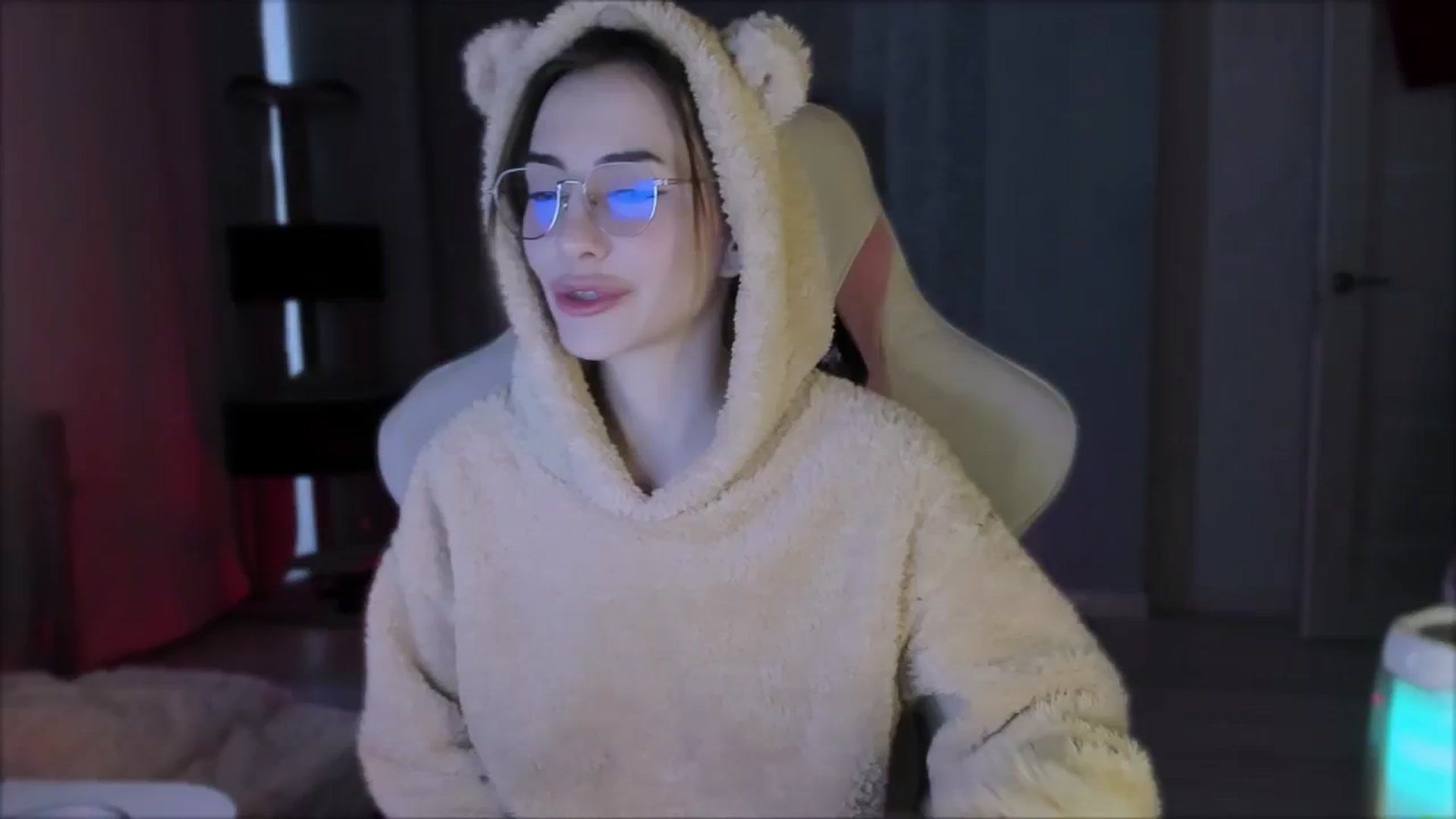 Gallery image thumbnail from Space_Eva's myfreecams stream on, 10/20/2023, 04:00 image 1 of 20