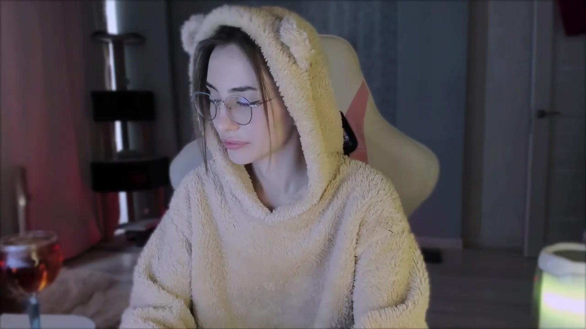 Gallery image thumbnail from Space_Eva's myfreecams stream on, 10/20/2023, 04:00 image 7 of 20