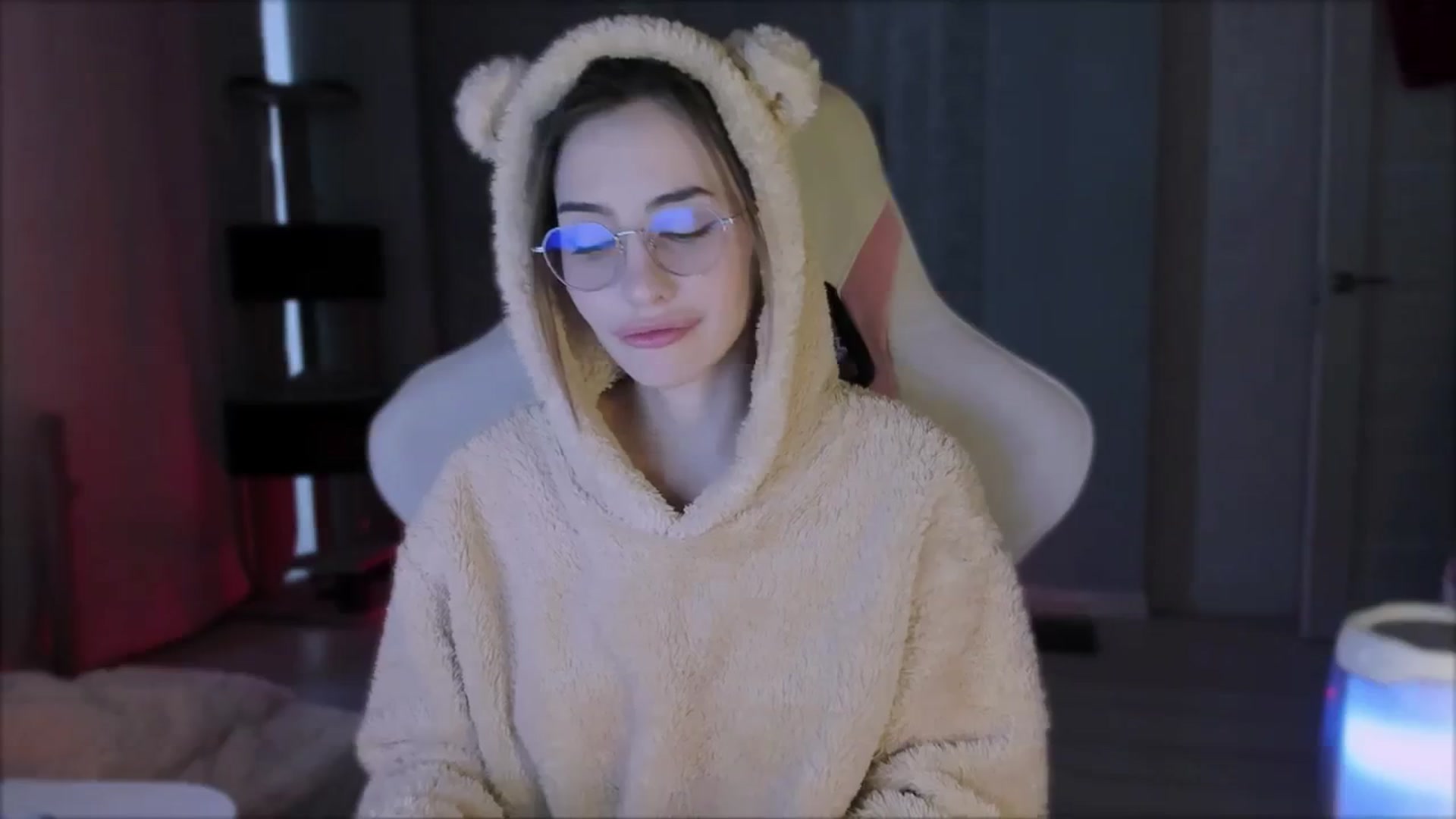 Gallery image thumbnail from Space_Eva's myfreecams stream on, 10/20/2023, 04:00 image 3 of 20