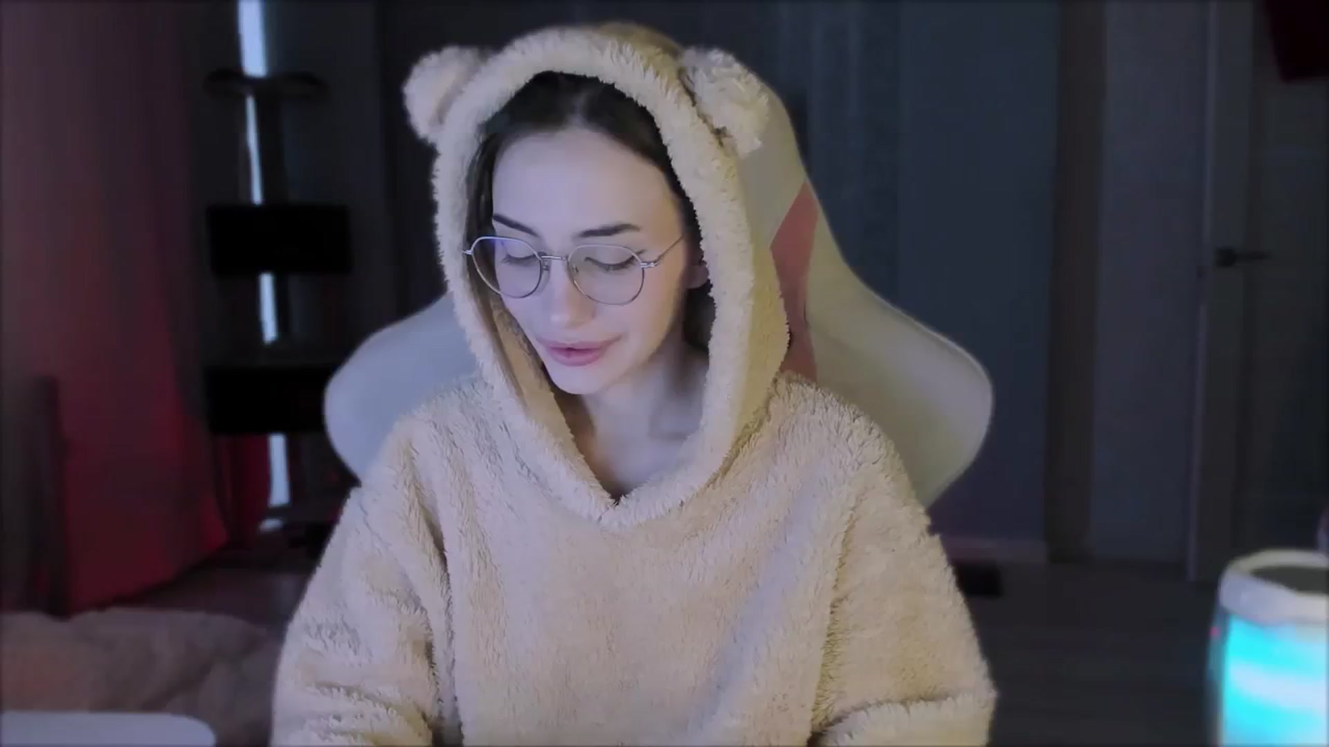 Gallery image thumbnail from Space_Eva's myfreecams stream on, 10/20/2023, 04:00 image 4 of 20