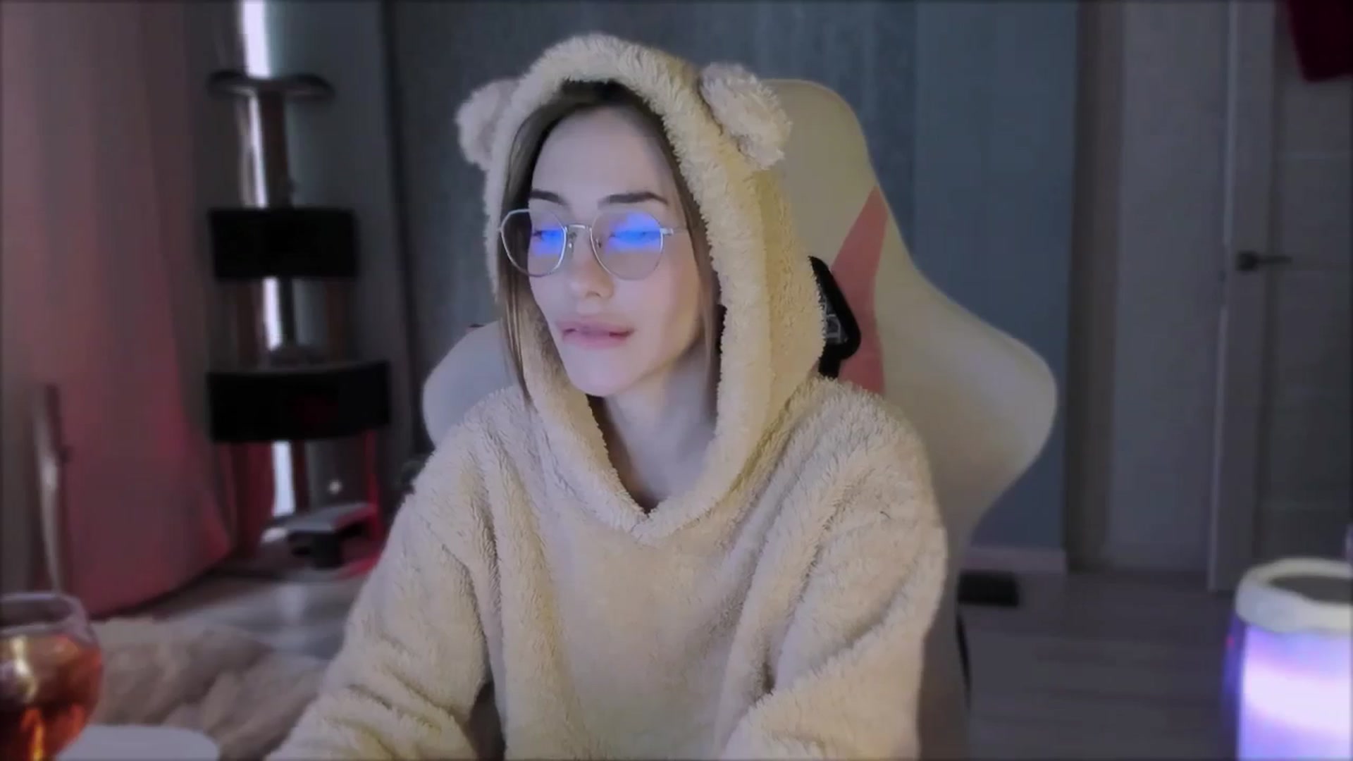 Gallery image thumbnail from Space_Eva's myfreecams stream on, 10/20/2023, 04:00 image 11 of 20