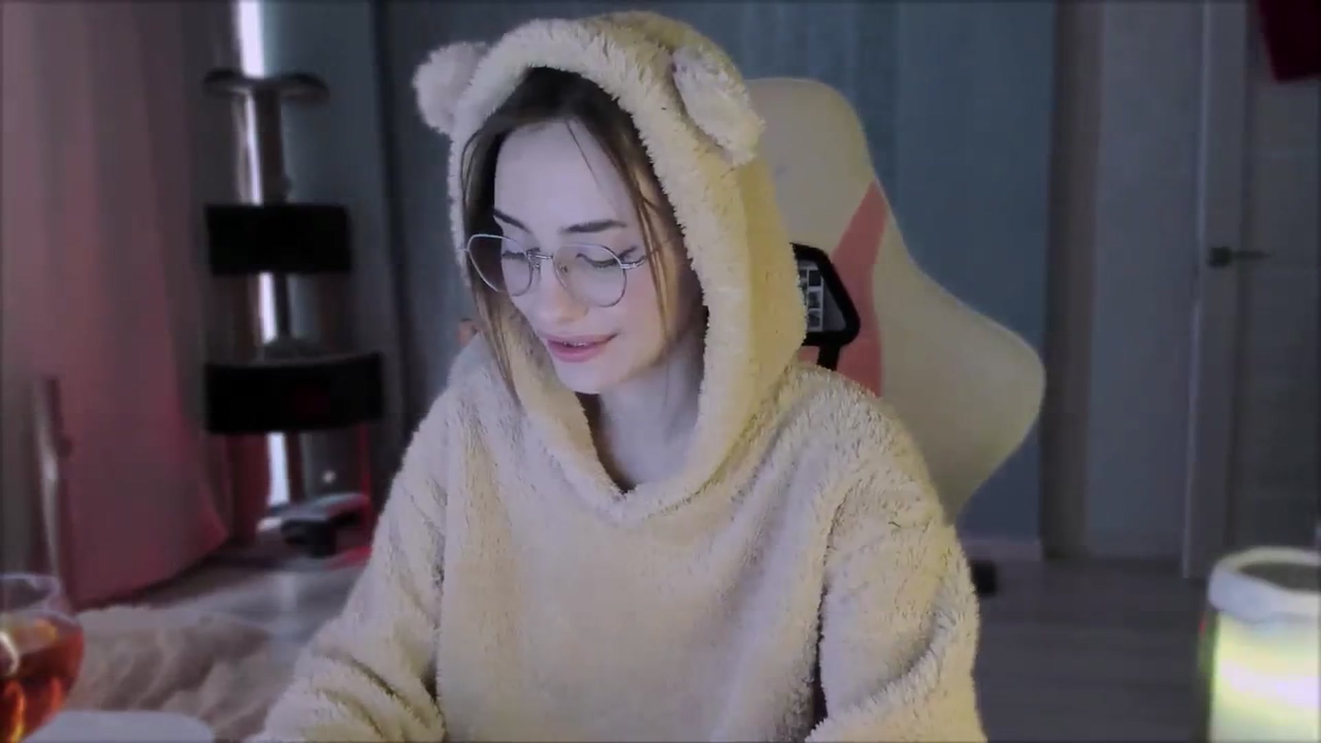 Gallery image thumbnail from Space_Eva's myfreecams stream on, 10/20/2023, 04:00 image 13 of 20