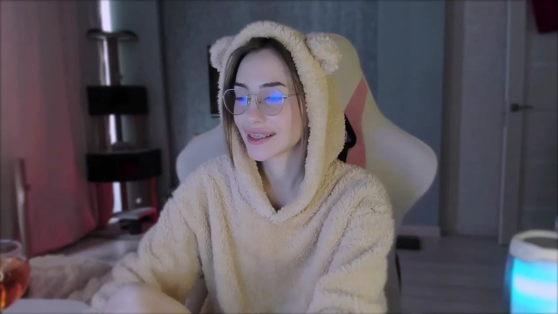Gallery image thumbnail from Space_Eva's myfreecams stream on, 10/20/2023, 04:00 image 12 of 20