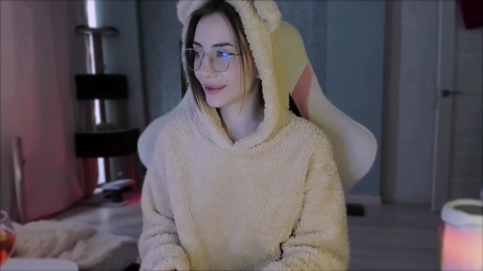 Gallery image thumbnail from Space_Eva's myfreecams stream on, 10/20/2023, 04:00 image 16 of 20