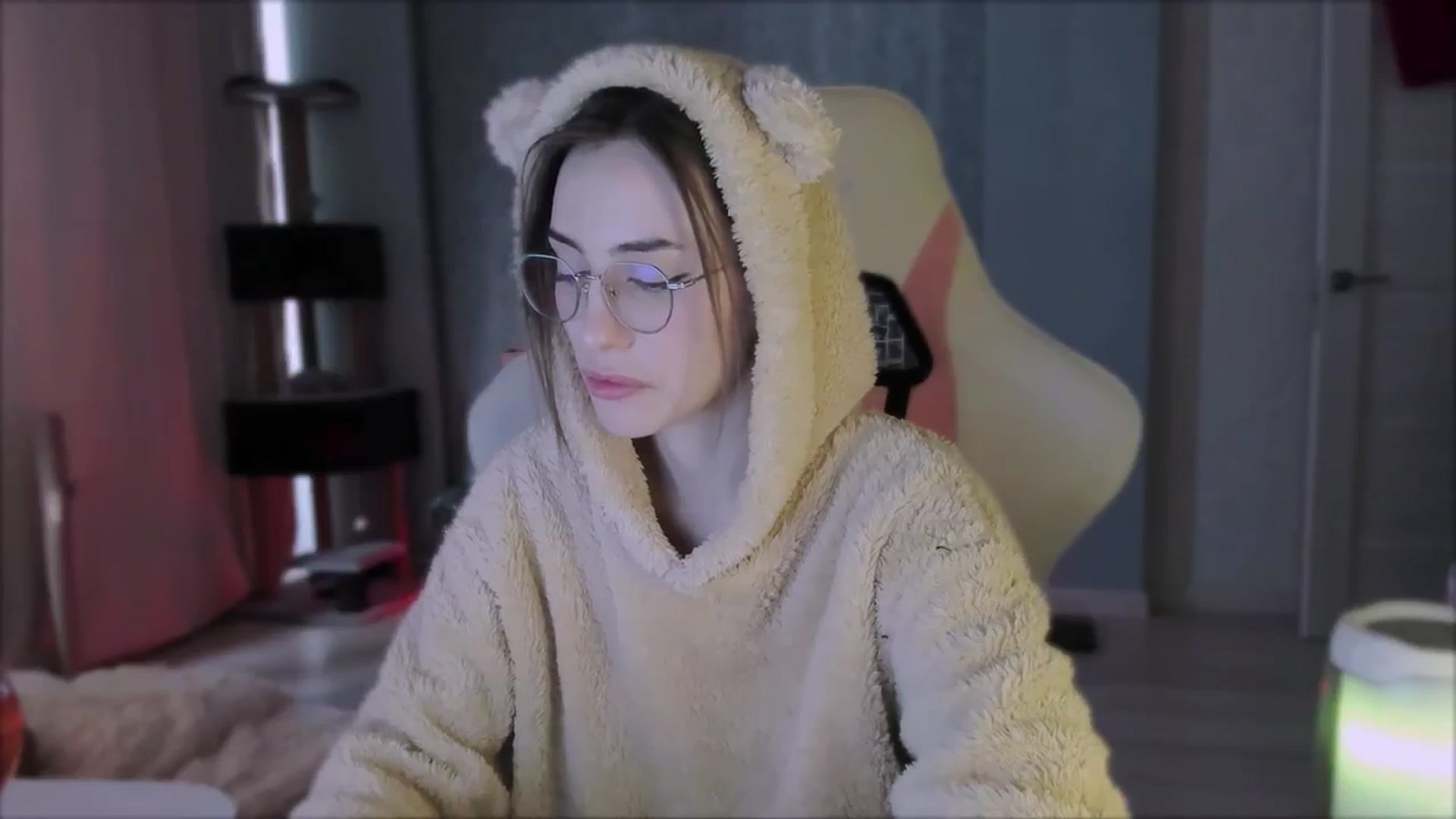 Gallery image thumbnail from Space_Eva's myfreecams stream on, 10/20/2023, 04:00 image 10 of 20