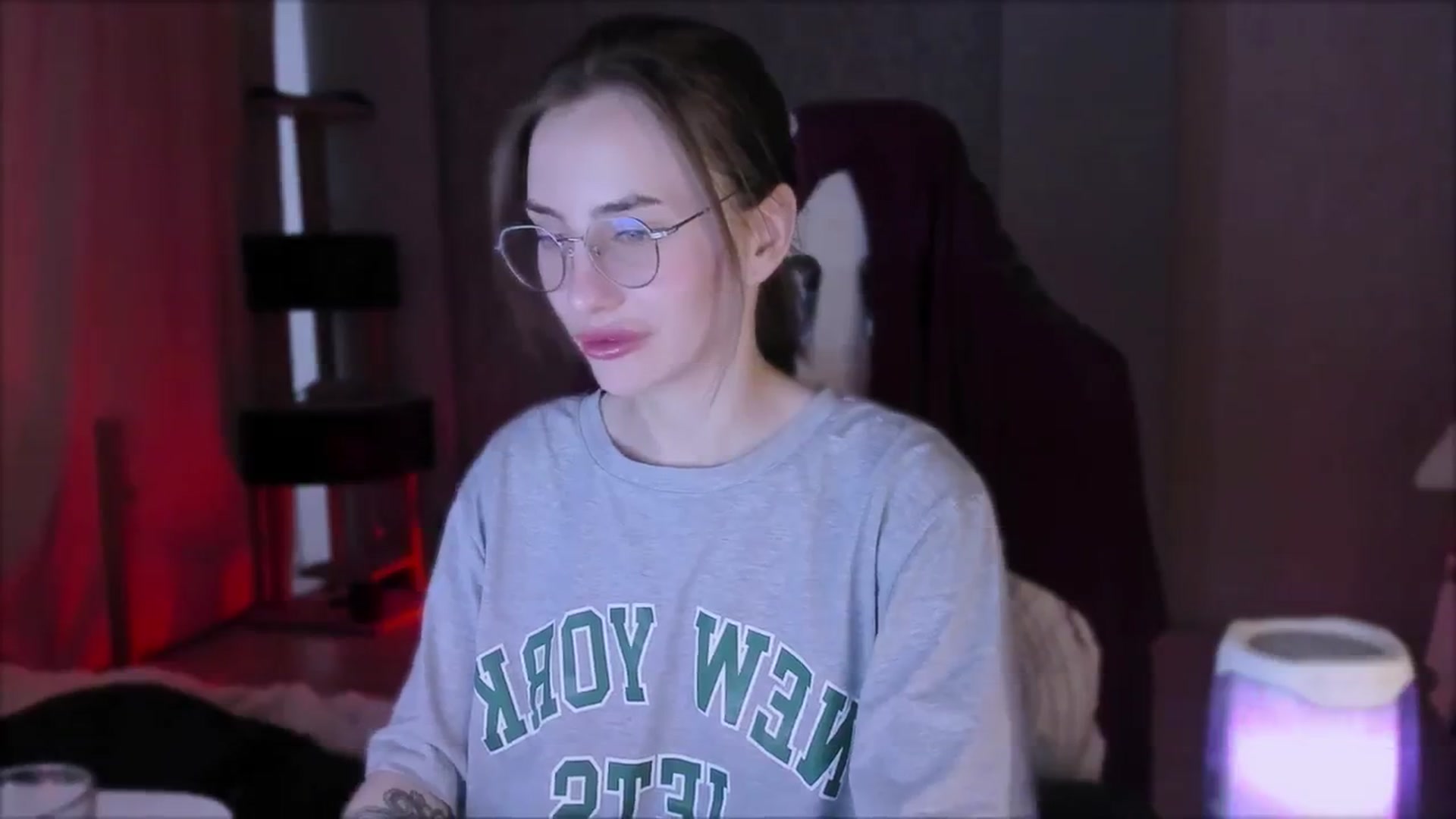 Gallery image thumbnail from Space_Eva's myfreecams stream on, 10/23/2023, 04:31 image 17 of 20