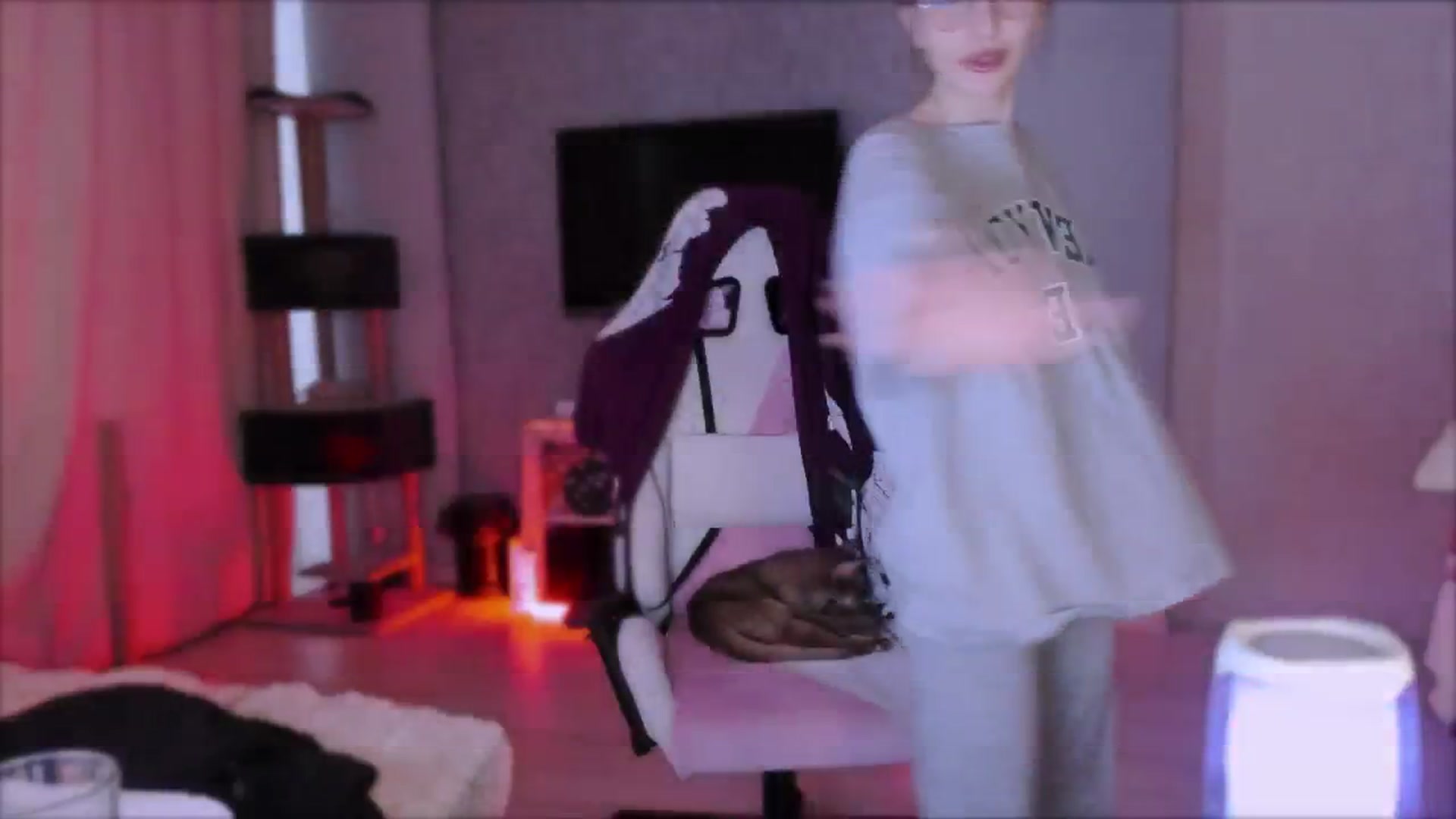 Gallery image thumbnail from Space_Eva's myfreecams stream on, 10/23/2023, 04:31 image 15 of 20