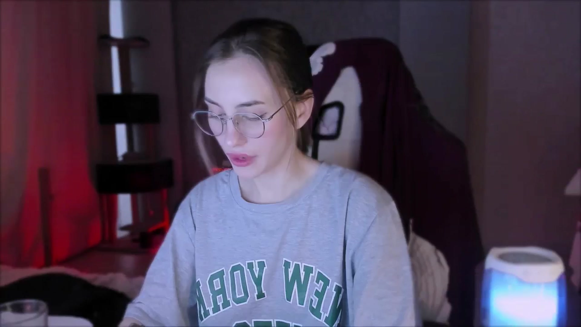 Gallery image thumbnail from Space_Eva's myfreecams stream on, 10/23/2023, 04:31 image 4 of 20