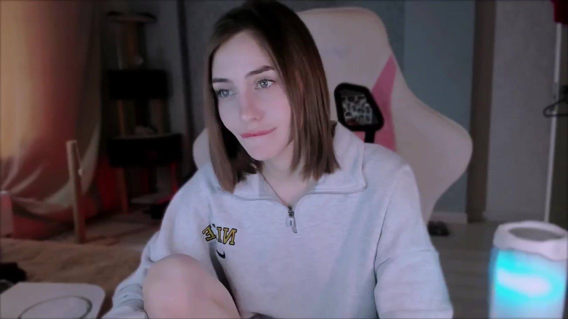 Gallery image thumbnail from Space_Eva's myfreecams stream on, 10/24/2023, 06:27 image 16 of 20