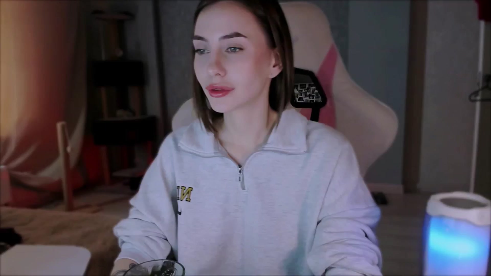 Gallery image thumbnail from Space_Eva's myfreecams stream on, 10/24/2023, 06:27 image 1 of 20