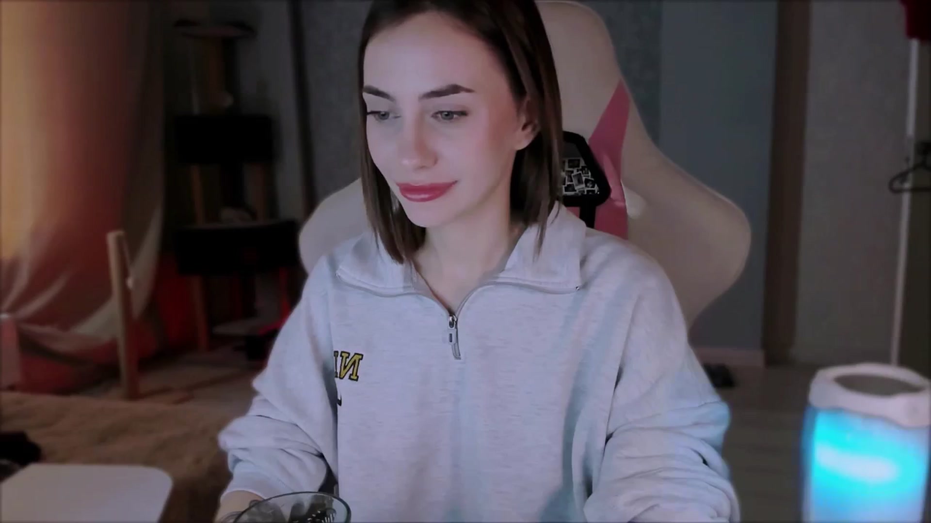 Gallery image thumbnail from Space_Eva's myfreecams stream on, 10/24/2023, 06:27 image 2 of 20