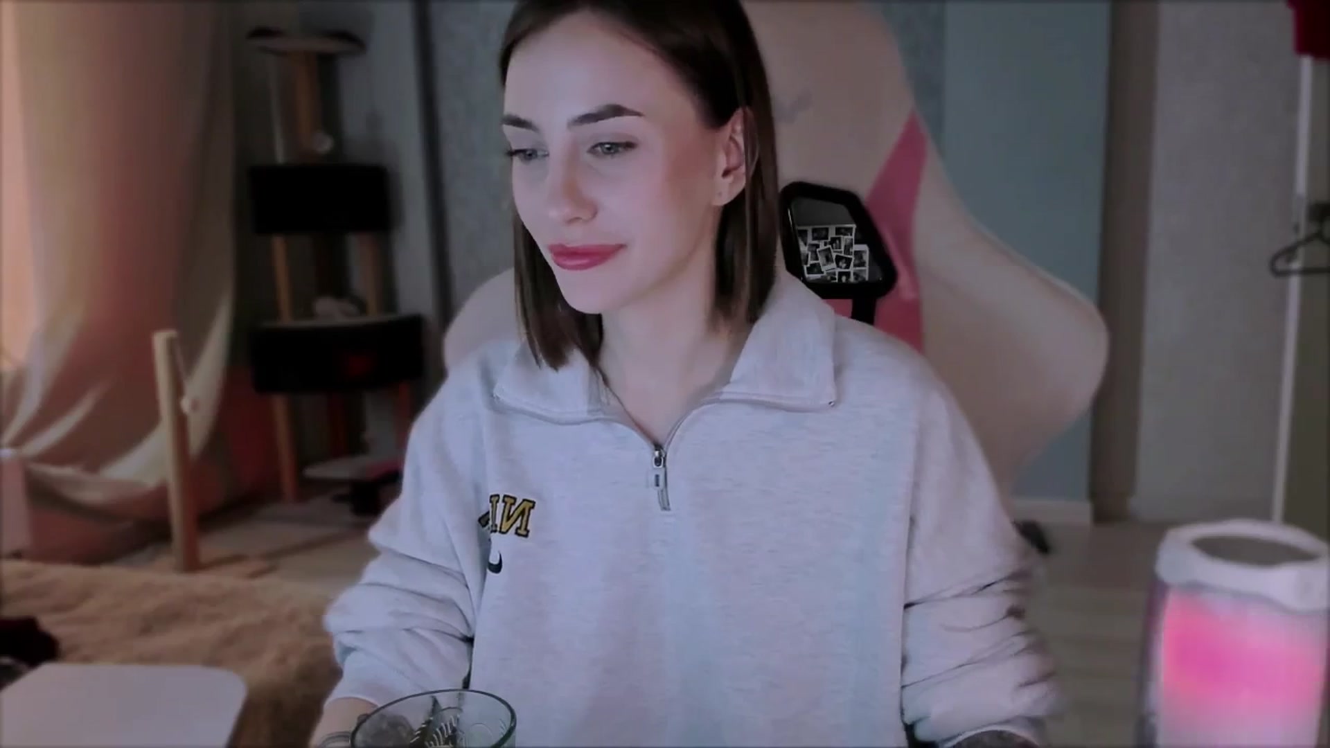 Gallery image thumbnail from Space_Eva's myfreecams stream on, 10/24/2023, 06:27 image 5 of 20