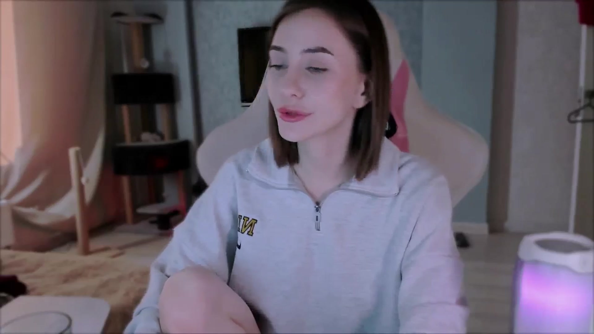 Gallery image thumbnail from Space_Eva's myfreecams stream on, 10/24/2023, 06:27 image 19 of 20