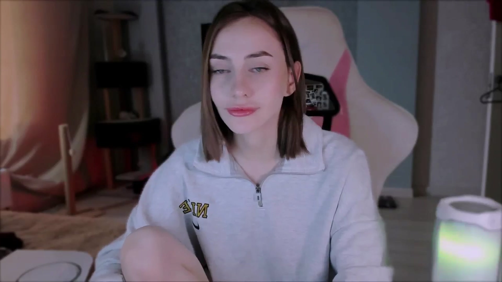 Gallery image thumbnail from Space_Eva's myfreecams stream on, 10/24/2023, 06:27 image 17 of 20